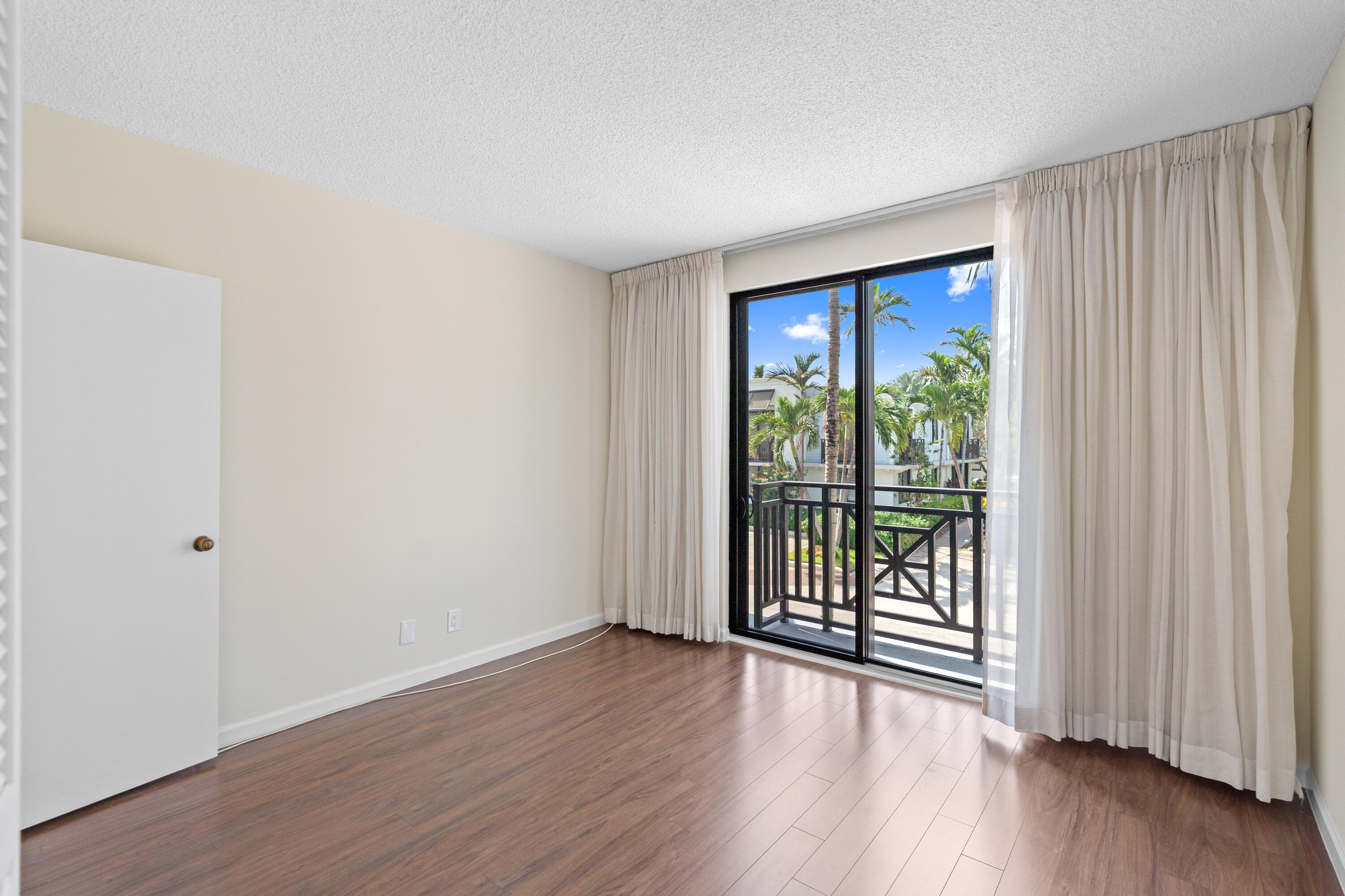 1630 S Ocean Lane 235 Property Photo 37