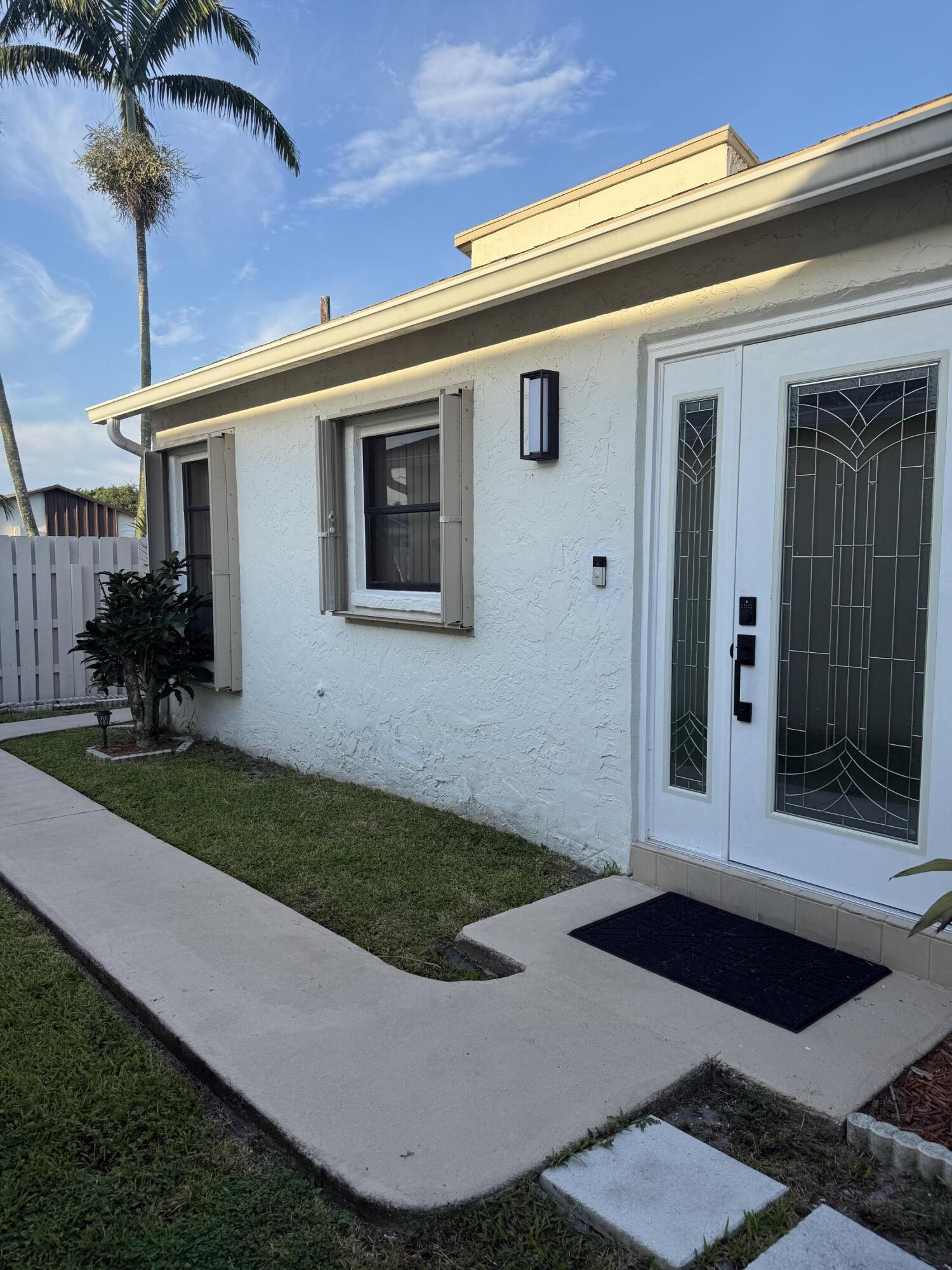5075 Mirror Lakes Boulevard Property Photo 4