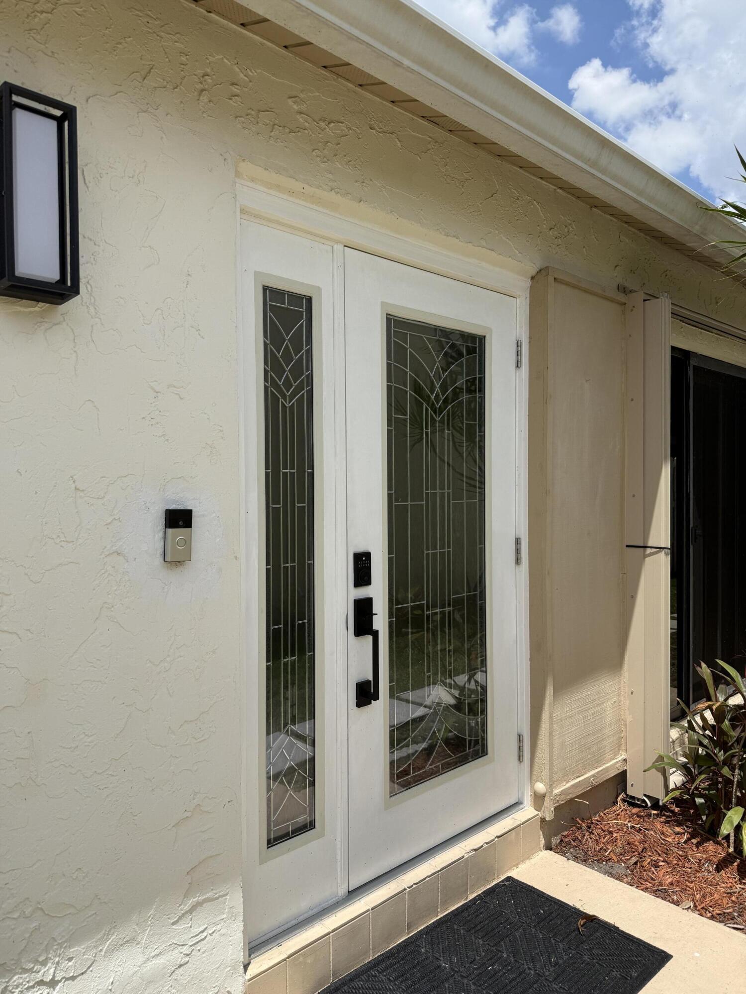 5075 Mirror Lakes Boulevard Property Photo 6