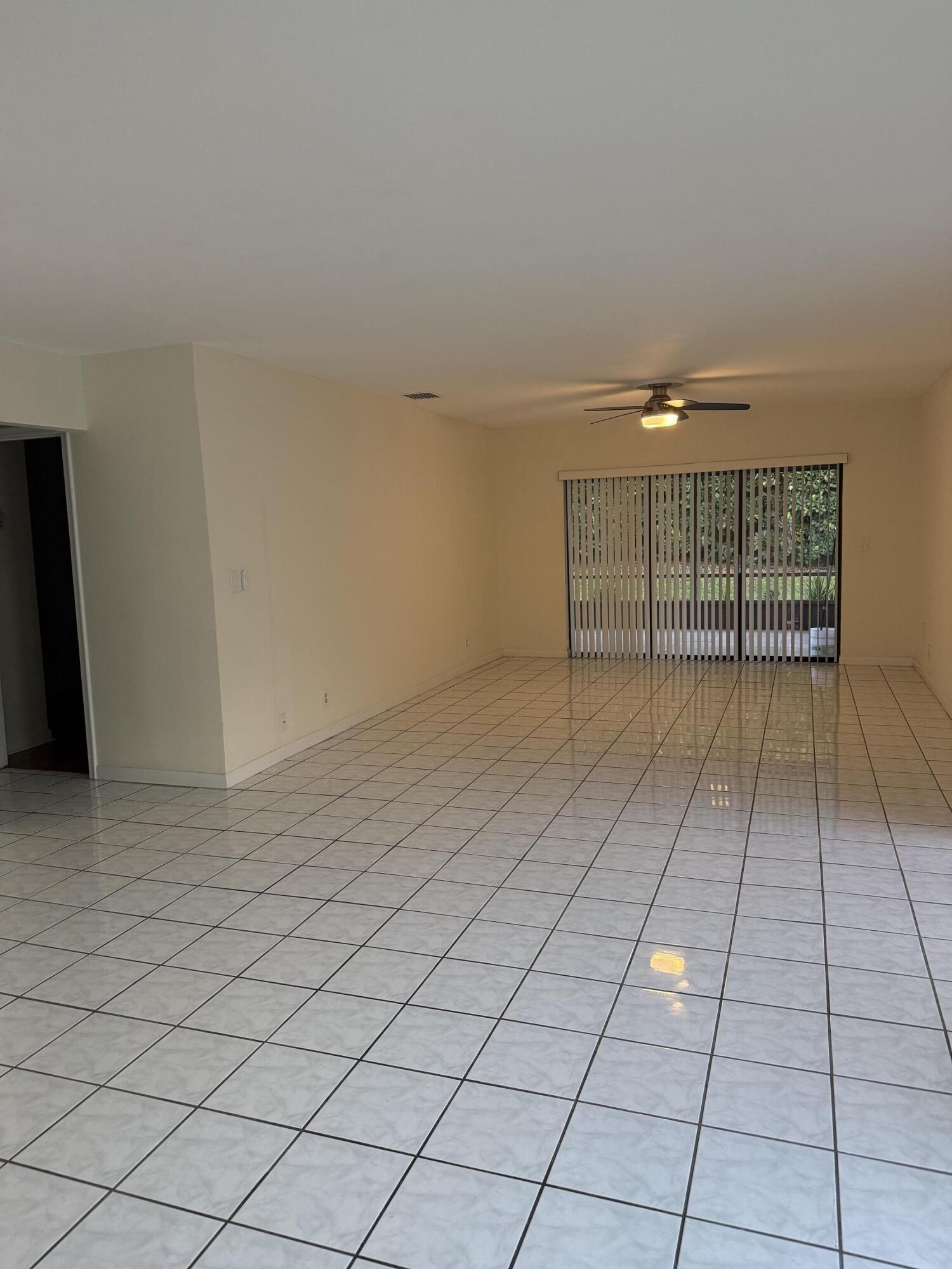 5075 Mirror Lakes Boulevard Property Photo 8