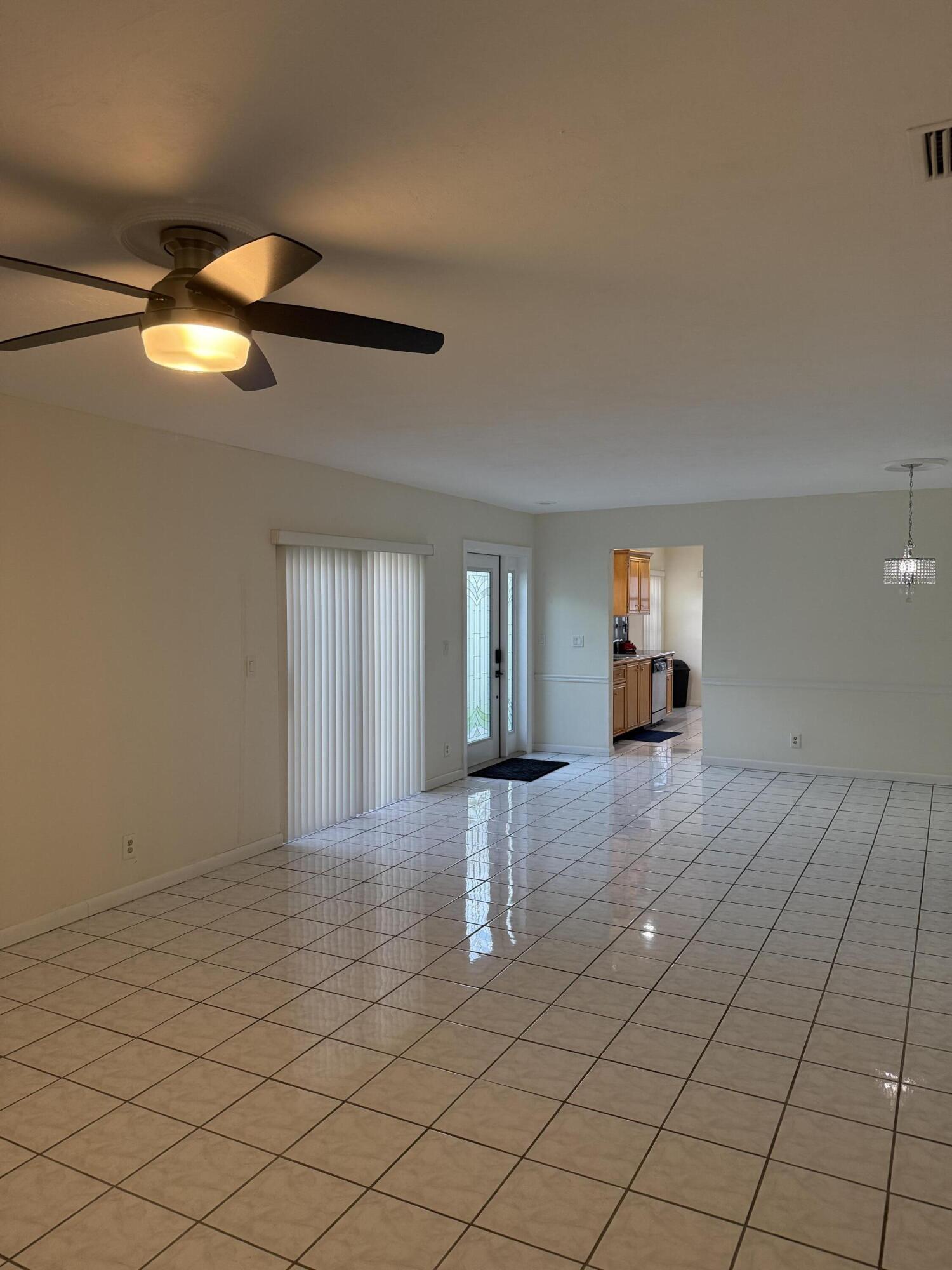 5075 Mirror Lakes Boulevard Property Photo 9