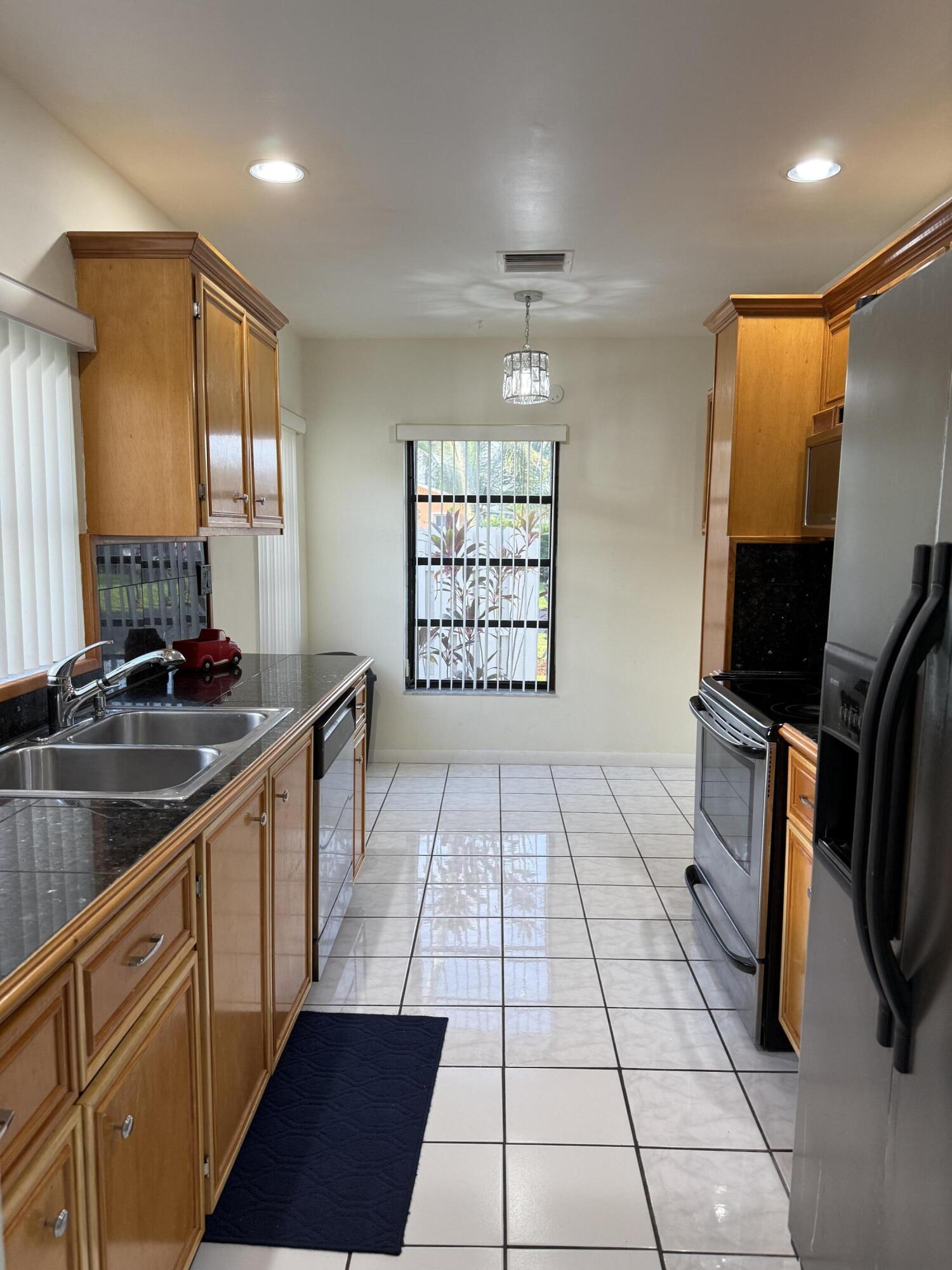 5075 Mirror Lakes Boulevard Property Photo 10