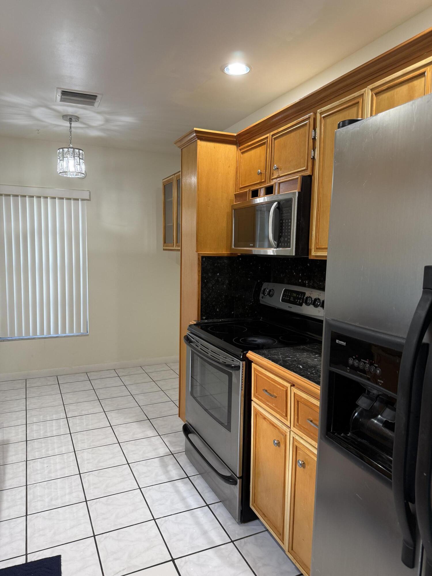 5075 Mirror Lakes Boulevard Property Photo 11