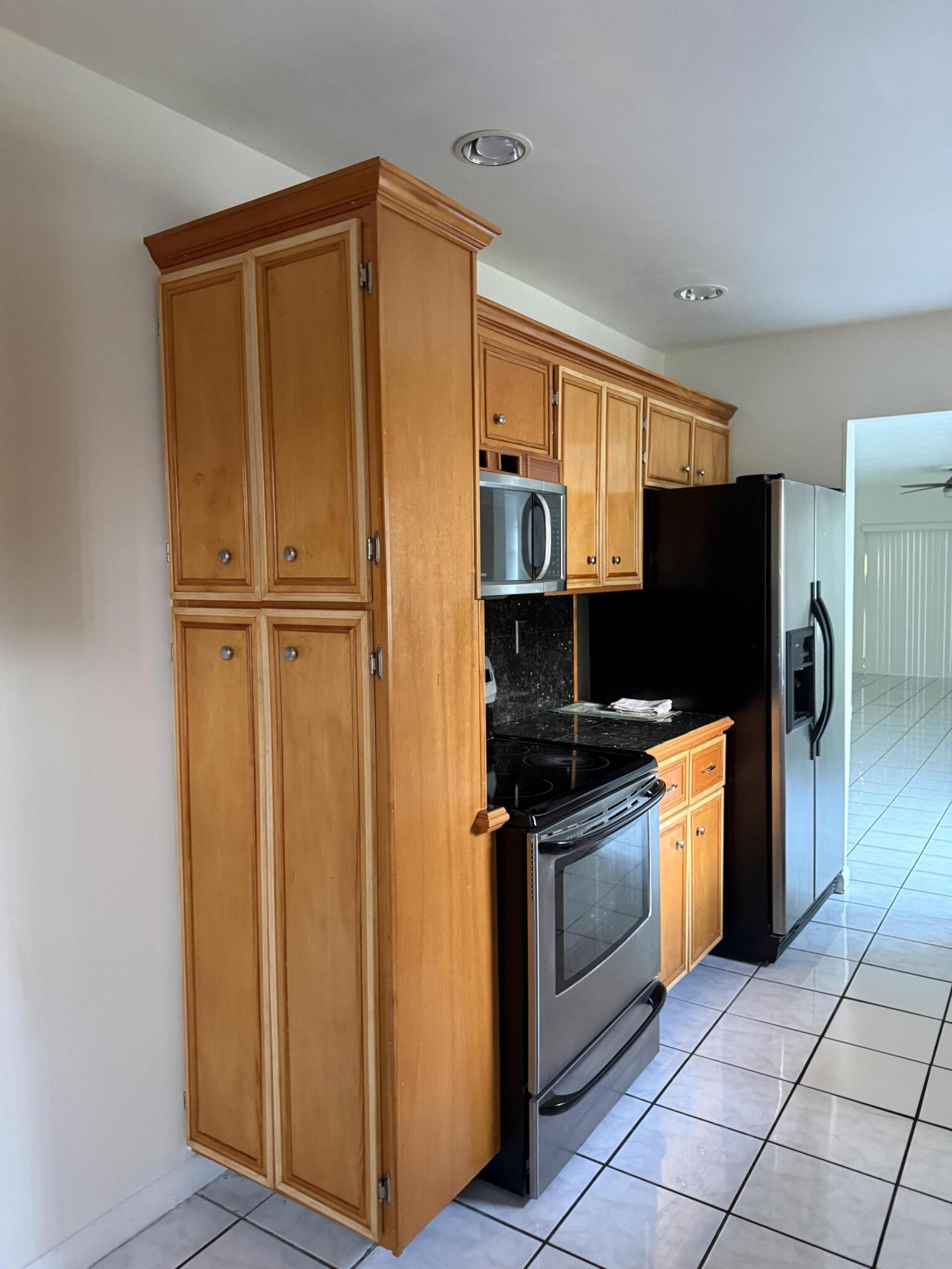 5075 Mirror Lakes Boulevard Property Photo 12