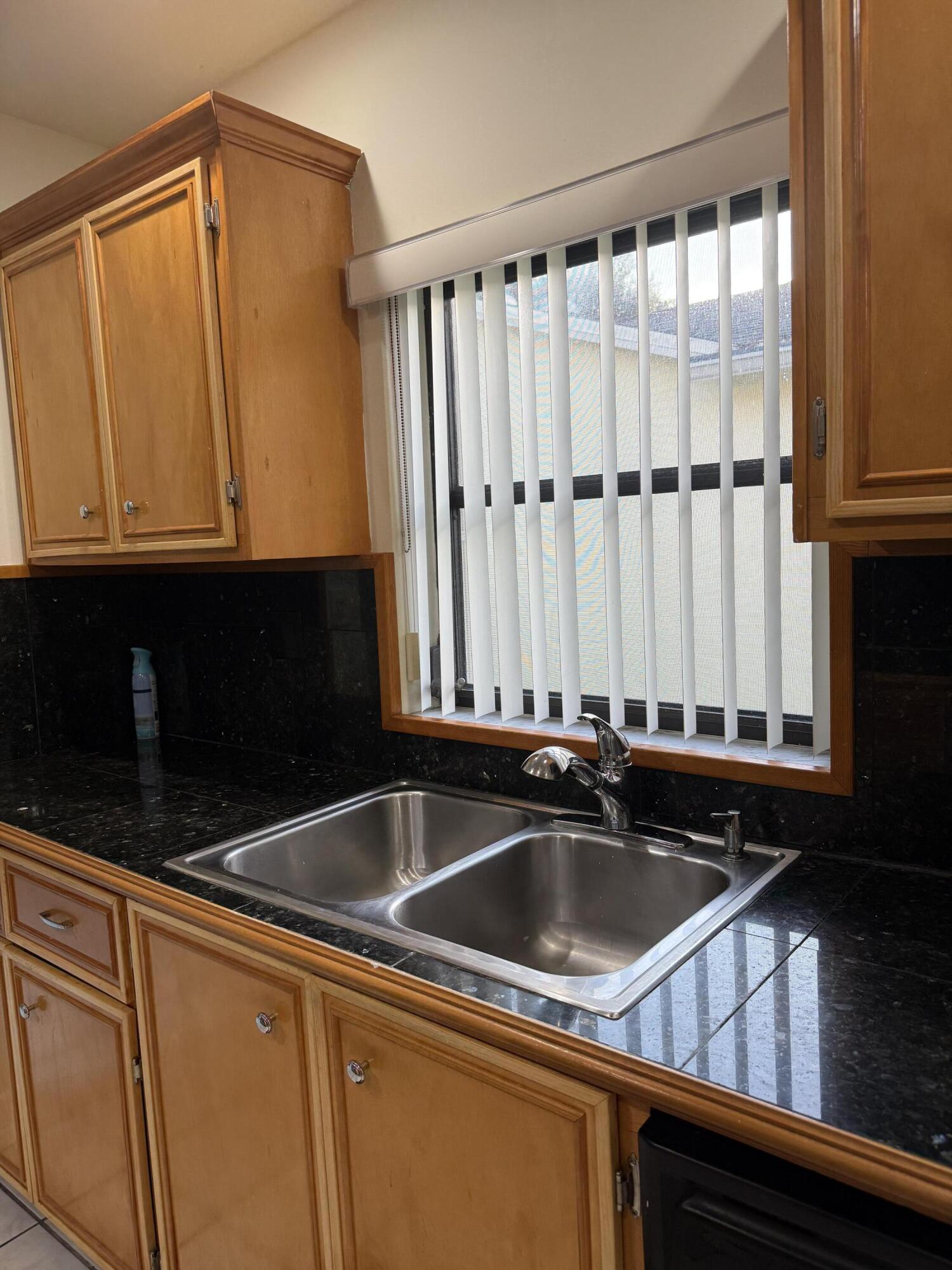 5075 Mirror Lakes Boulevard Property Photo 13