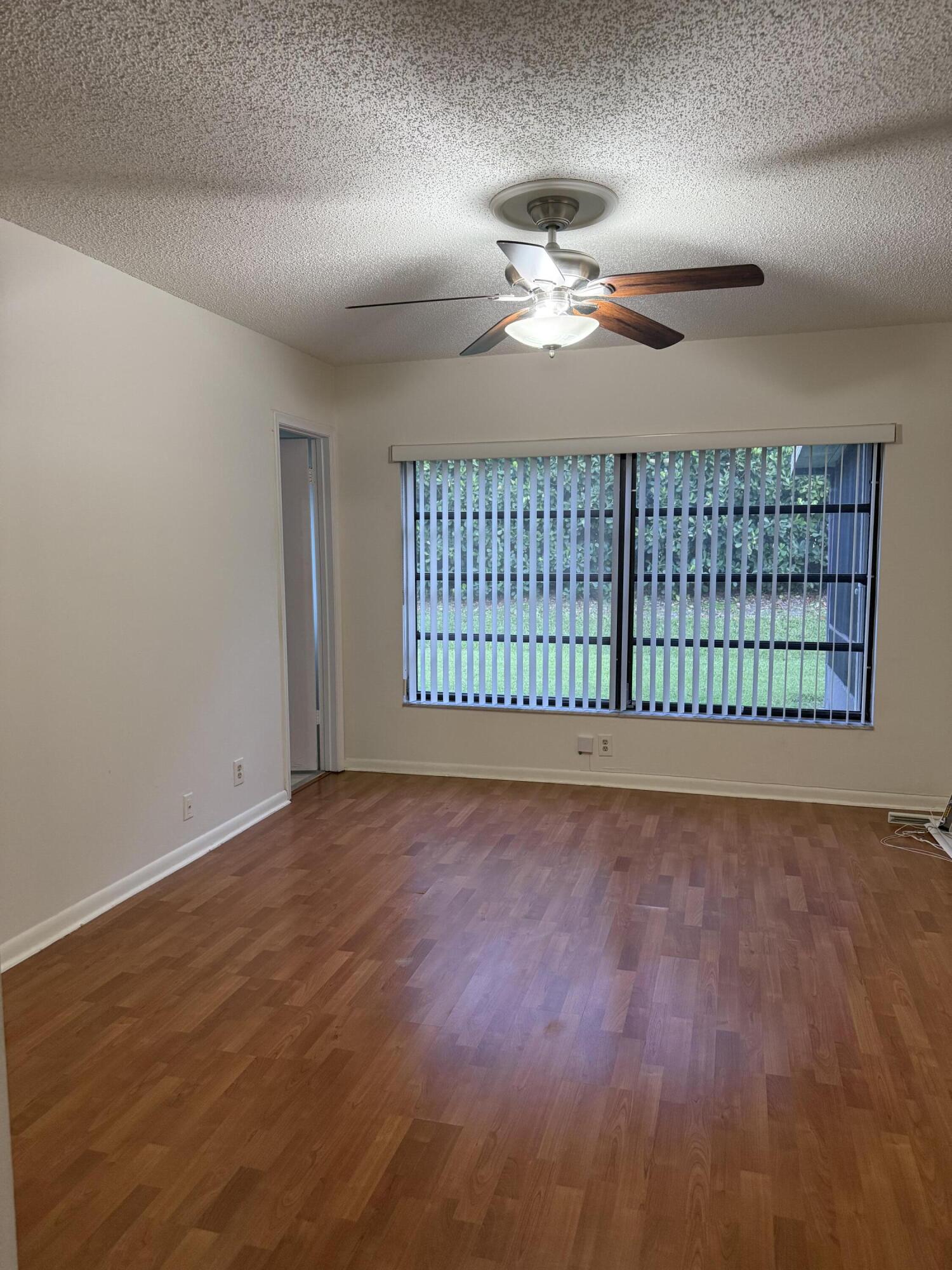5075 Mirror Lakes Boulevard Property Photo 14