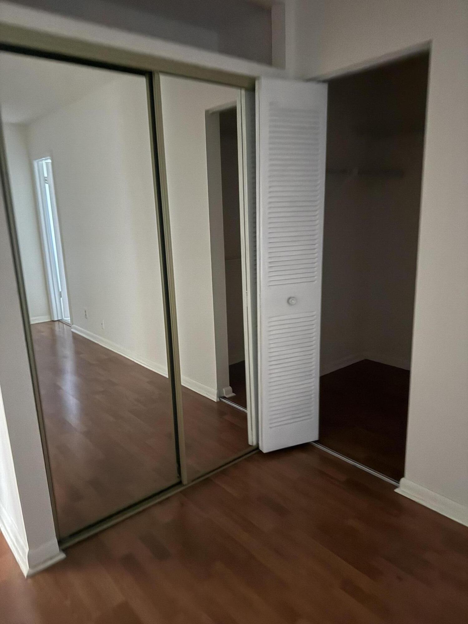 5075 Mirror Lakes Boulevard Property Photo 15