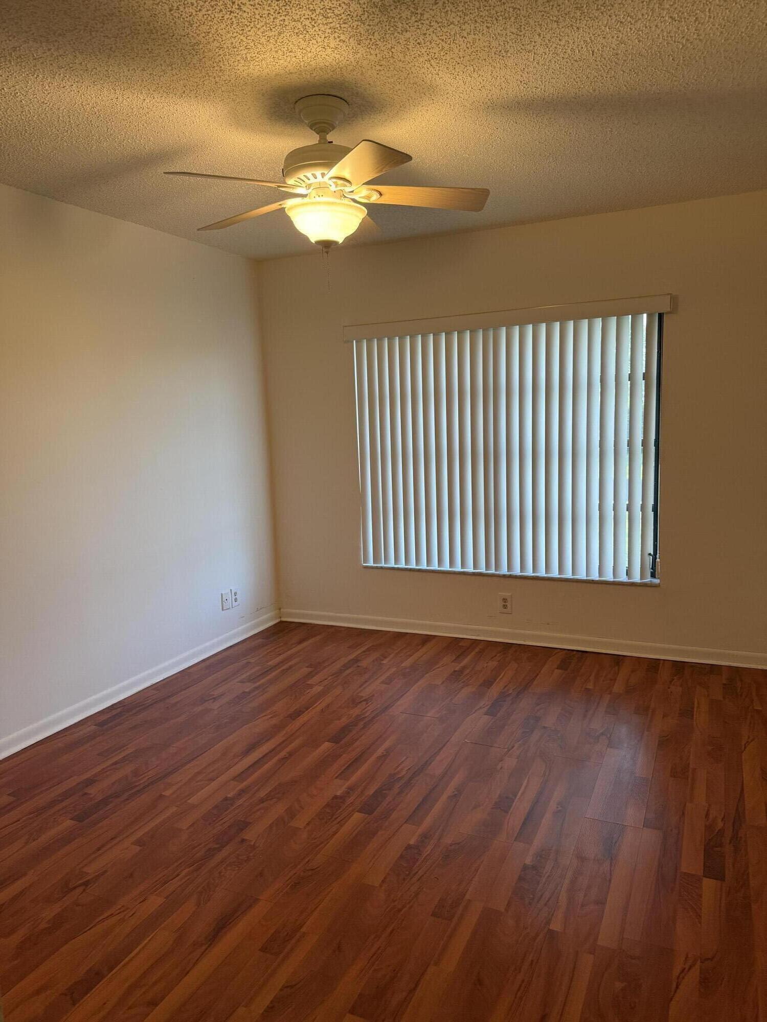 5075 Mirror Lakes Boulevard Property Photo 16