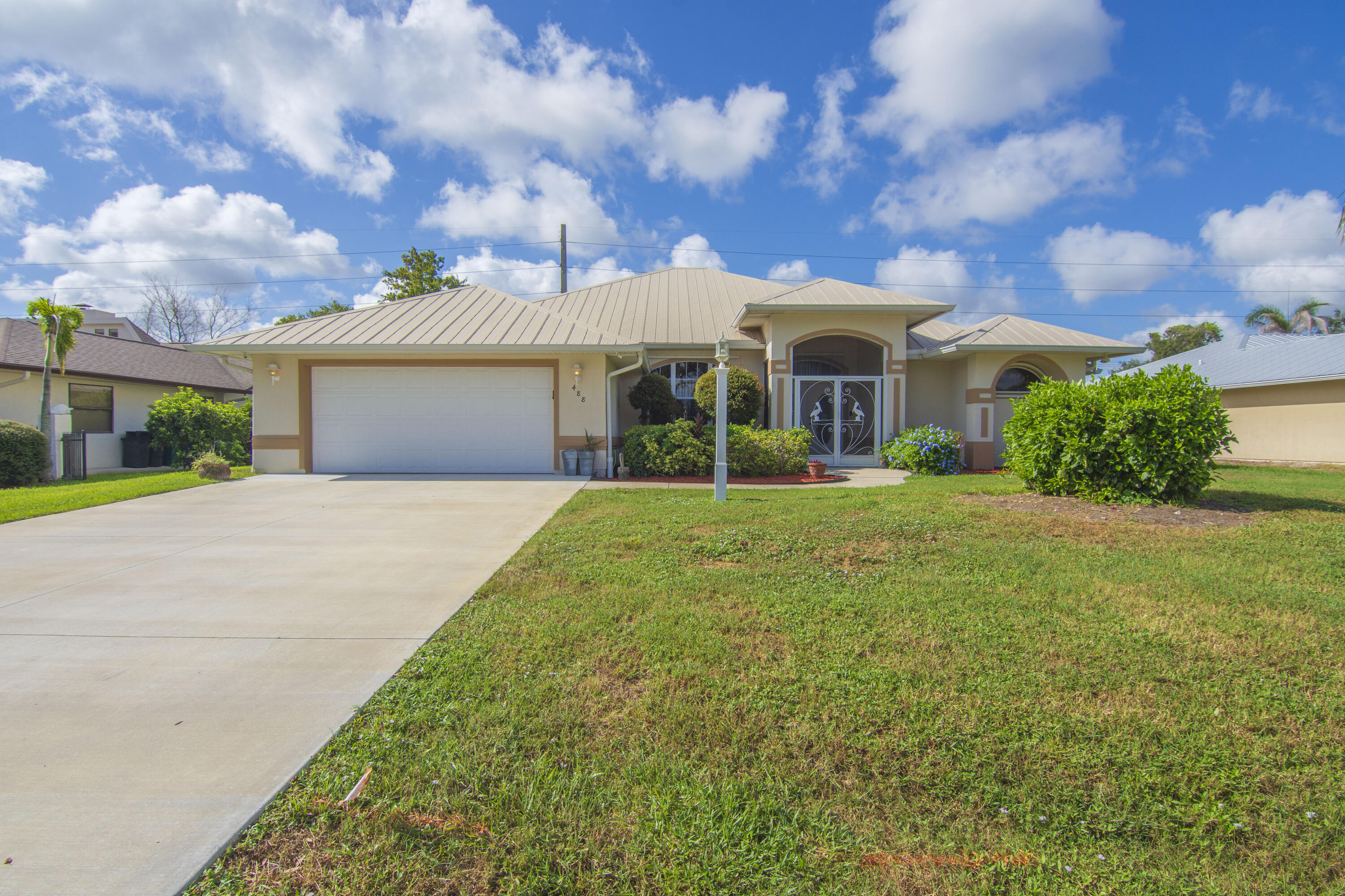 488 ARBOR Street Property Photo 1