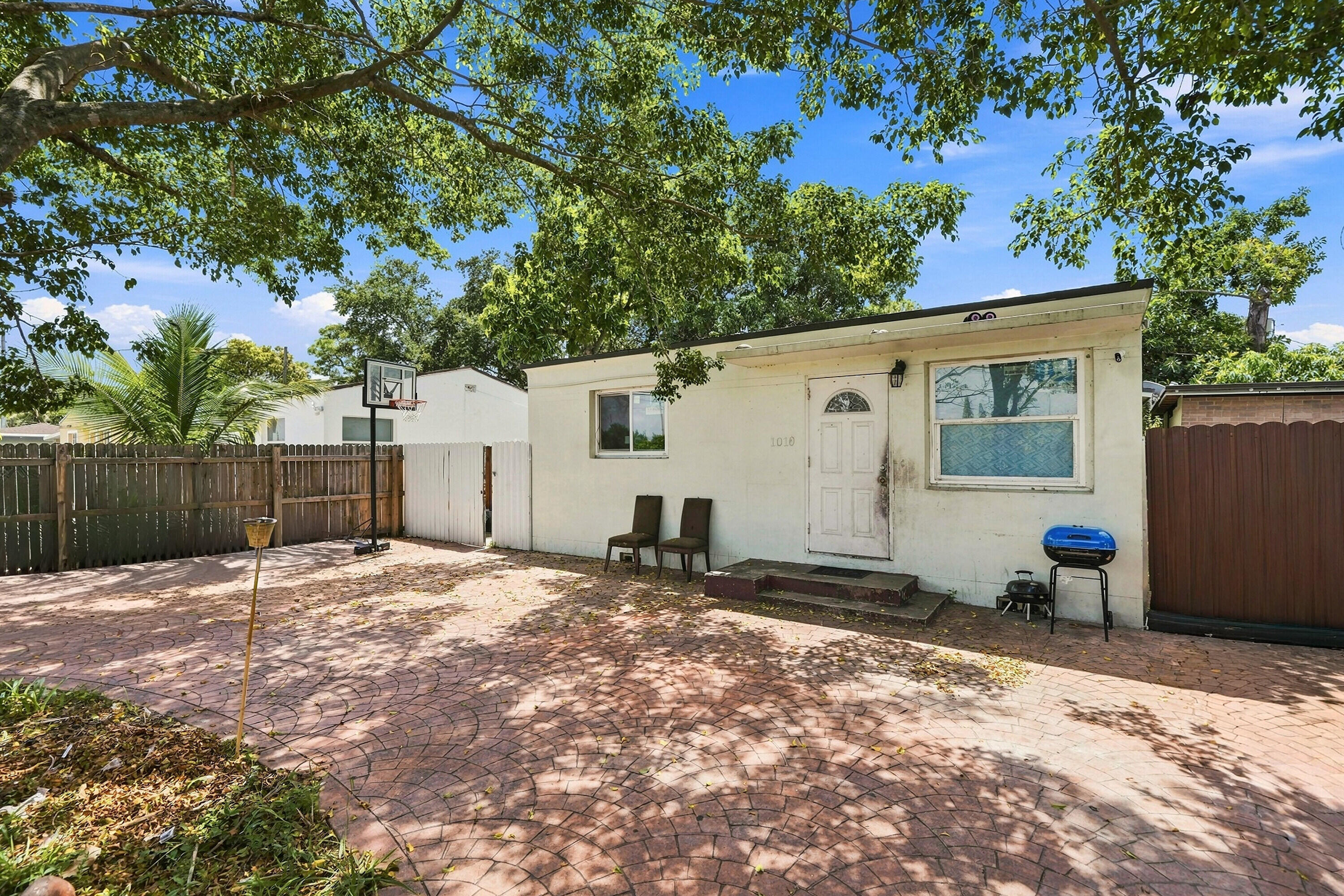 1010 Burlington Street Property Photo 4