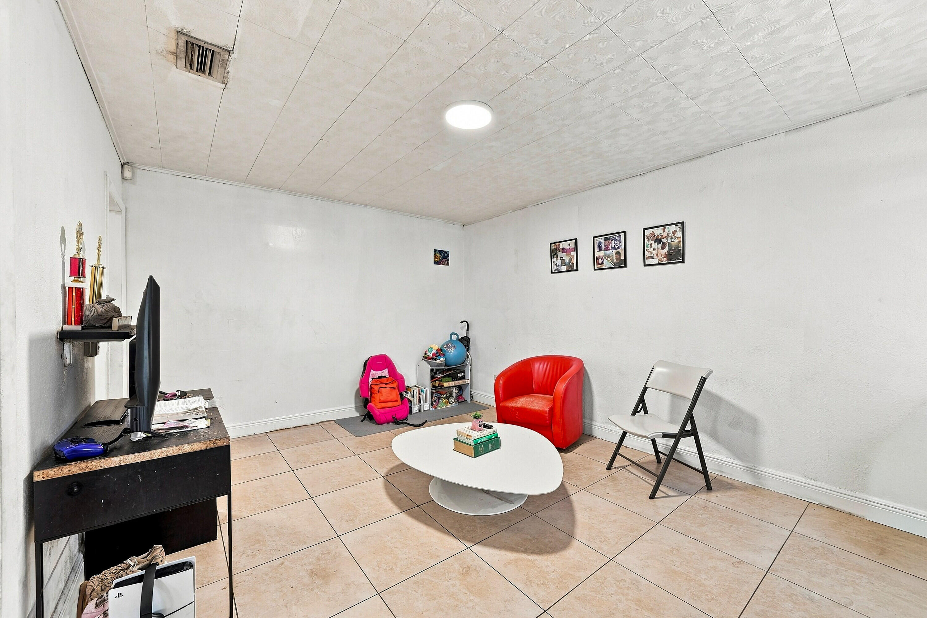 1010 Burlington Street Property Photo 11