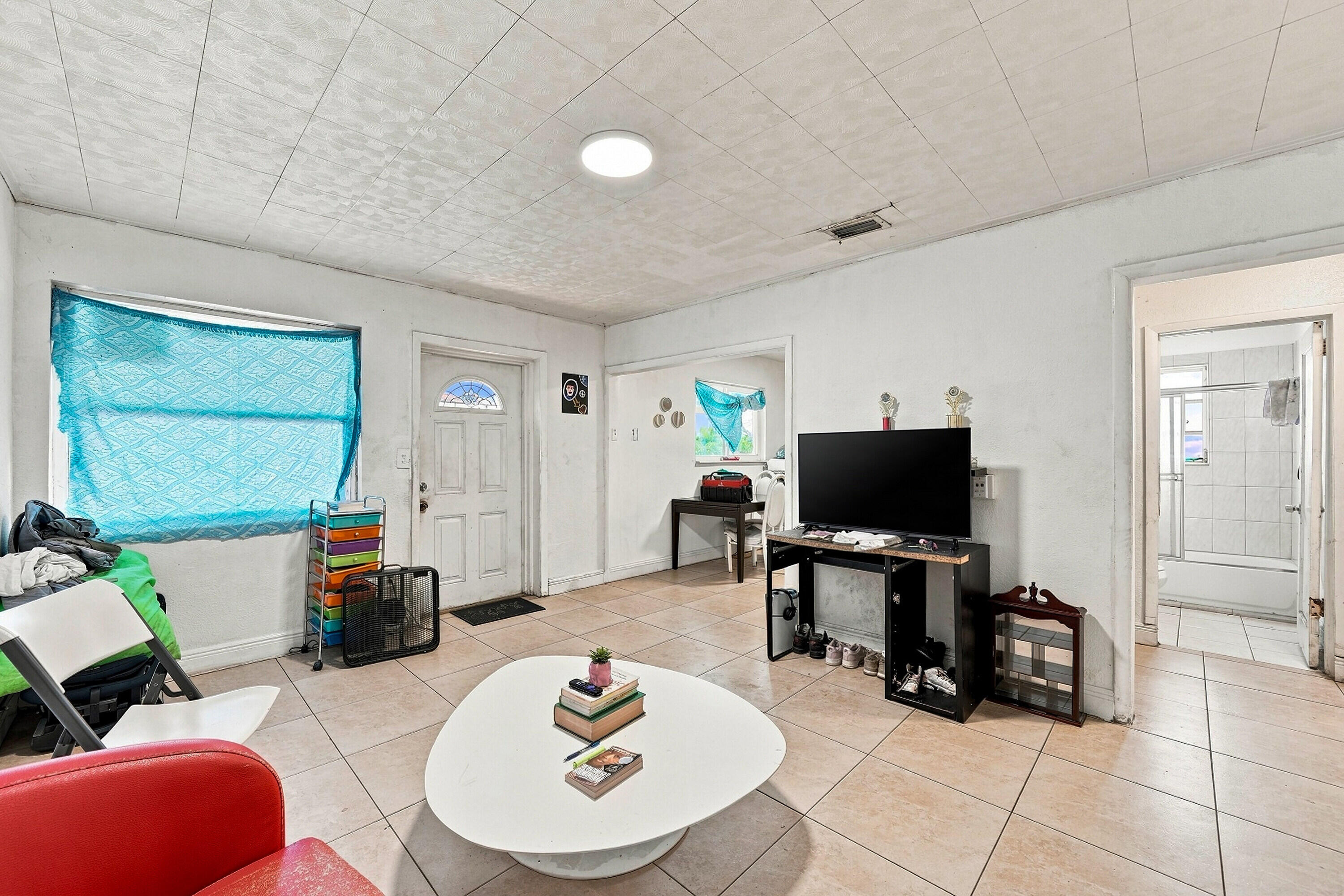 1010 Burlington Street Property Photo 12