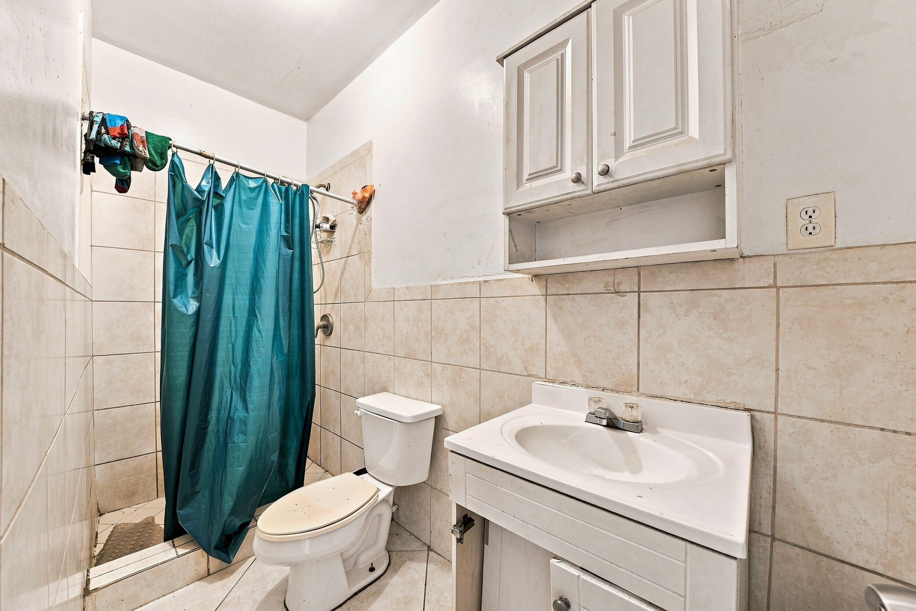 1010 Burlington Street Property Photo 39