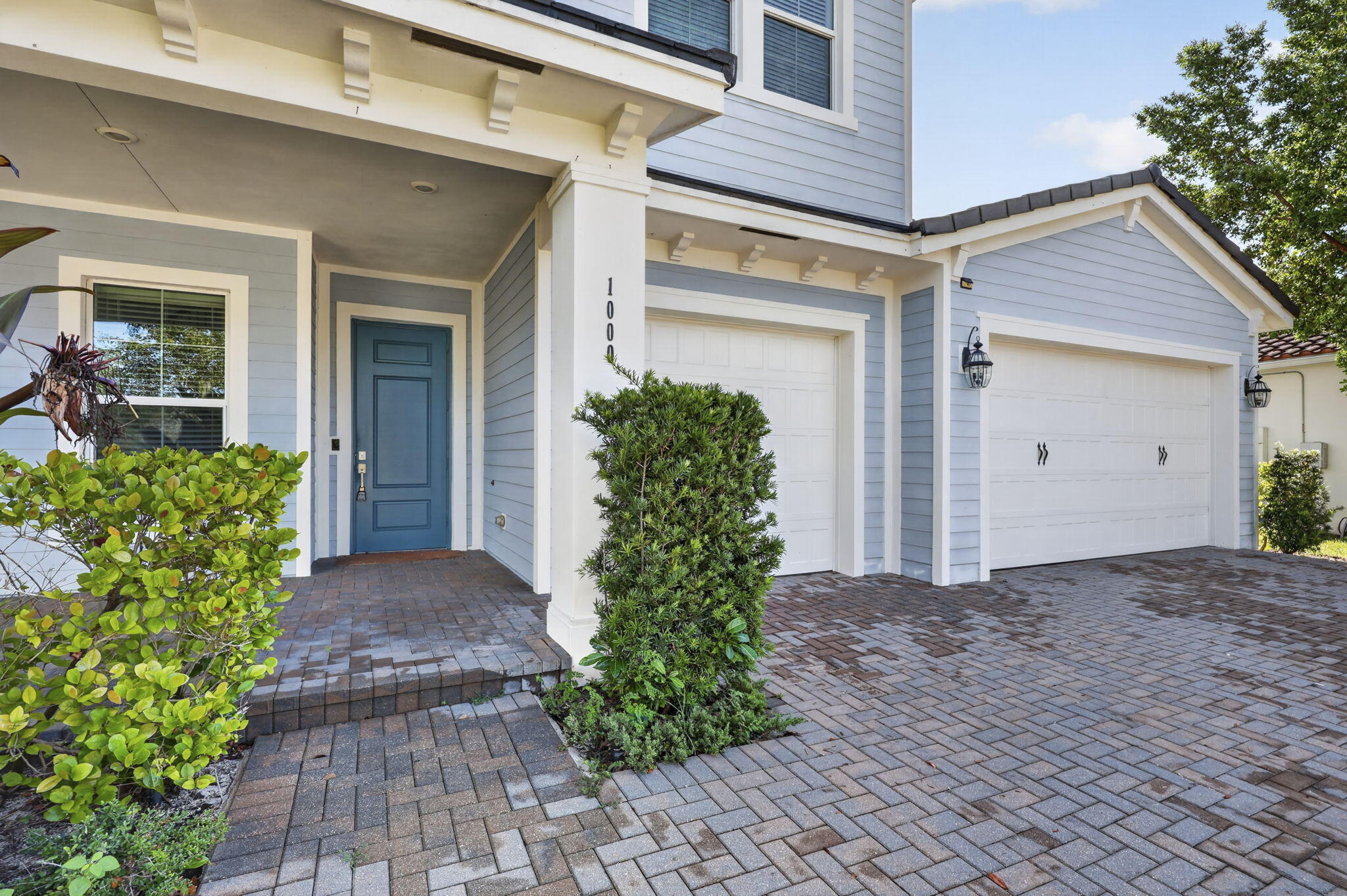 1000 Sterling Pine Place Property Photo 3