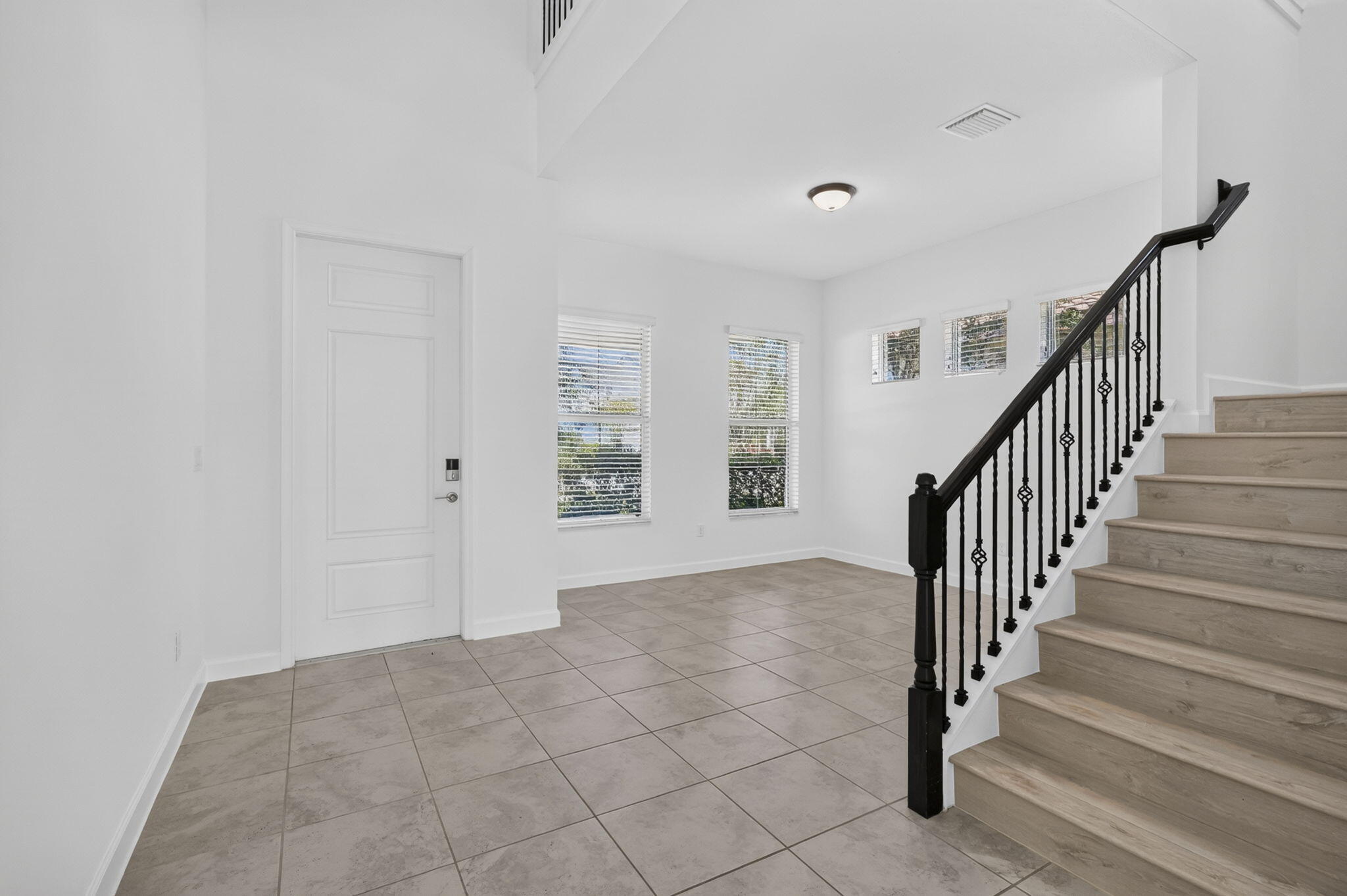 1000 Sterling Pine Place Property Photo 5