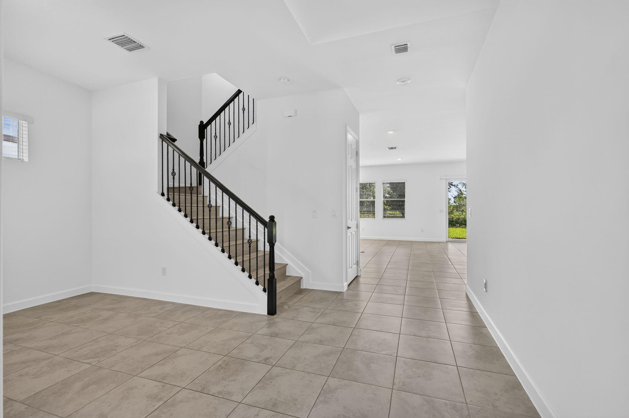 1000 Sterling Pine Place Property Photo 6