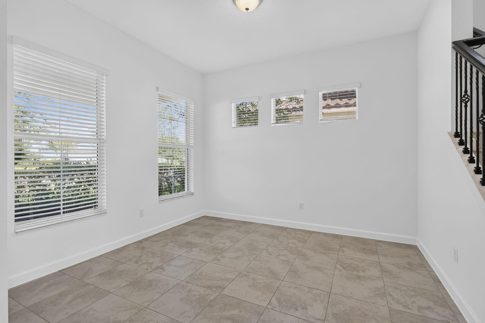 1000 Sterling Pine Place Property Photo 7