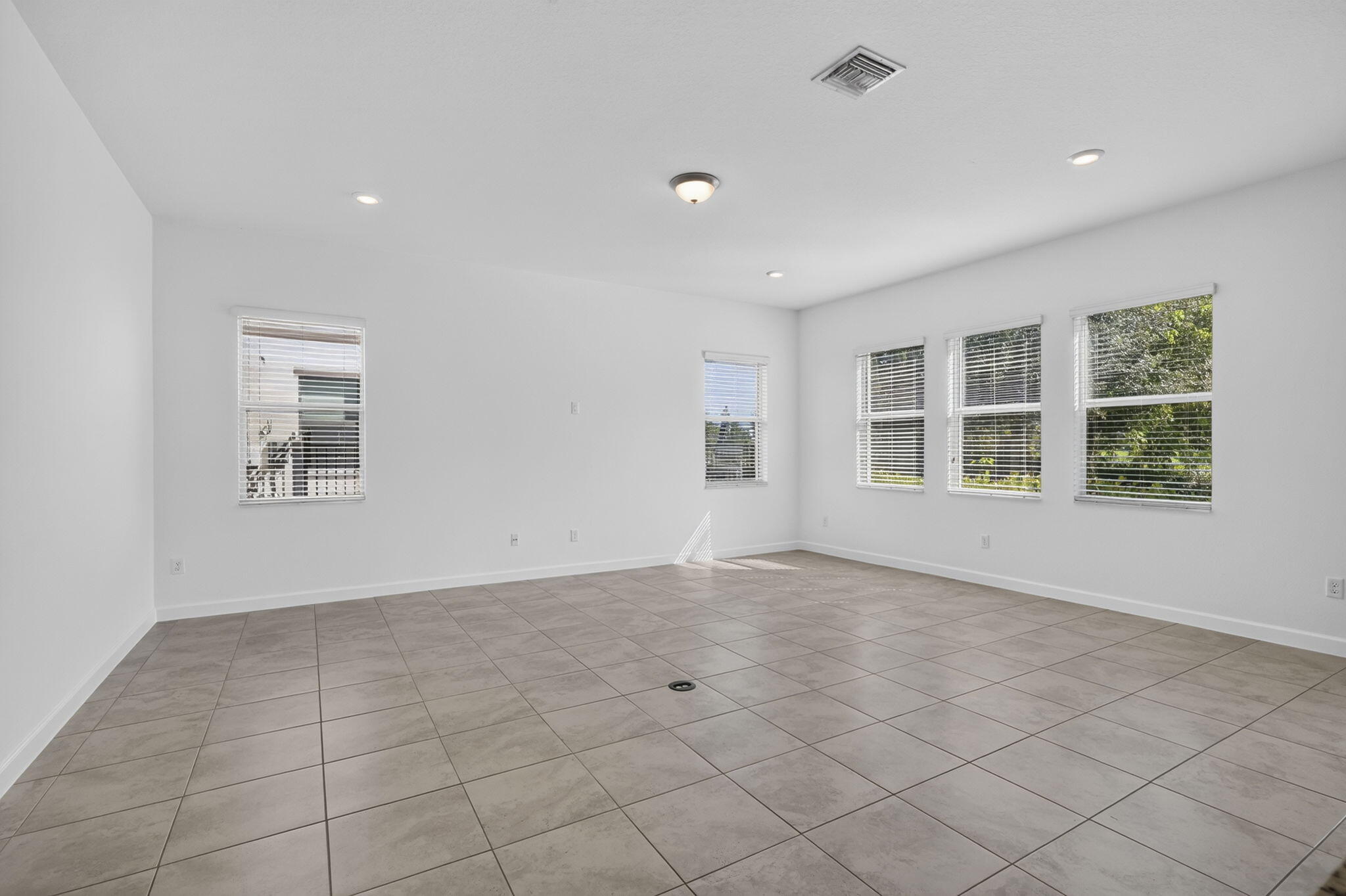 1000 Sterling Pine Place Property Photo 10