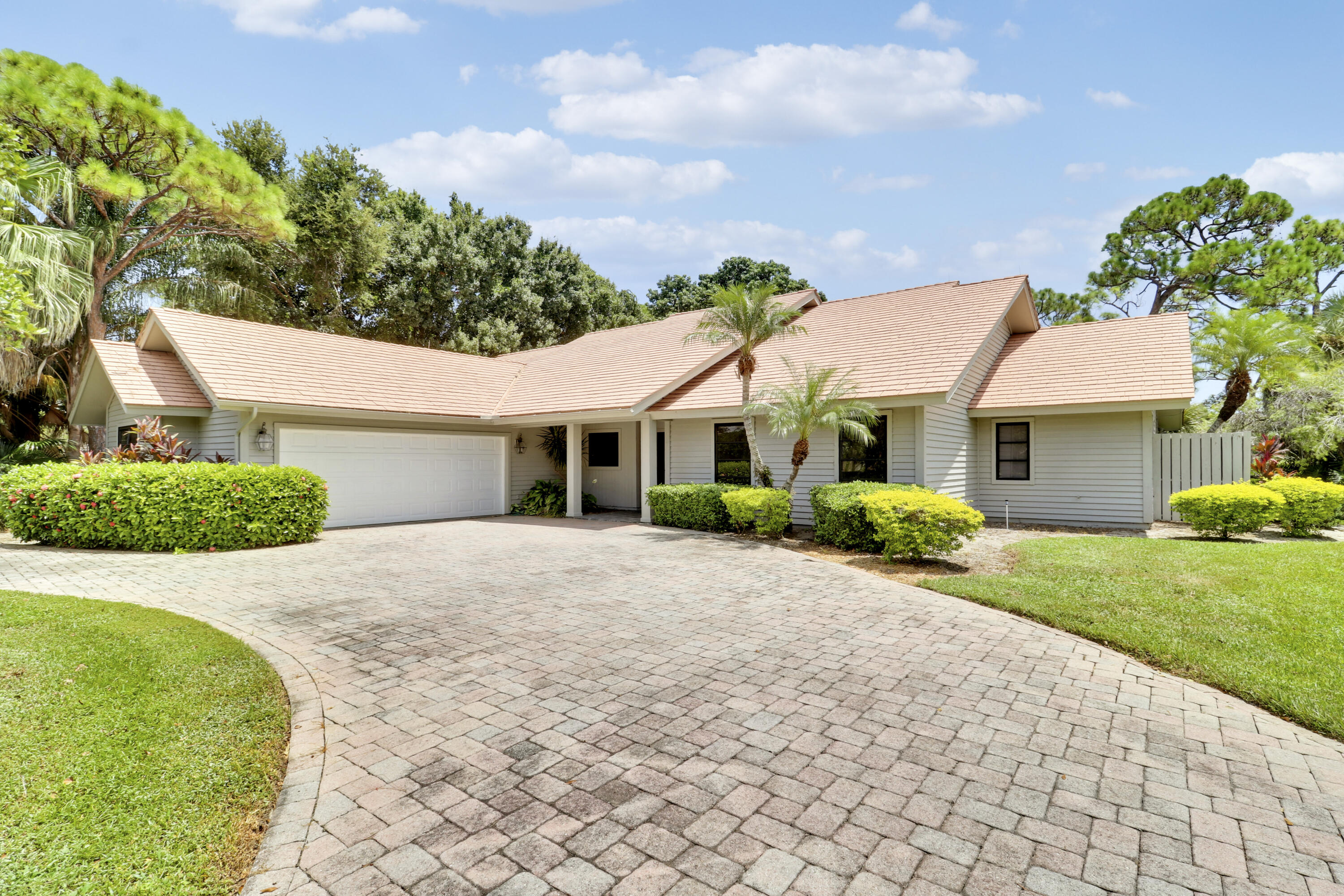 6245 Se Mariner Sands Drive Property Photo 2