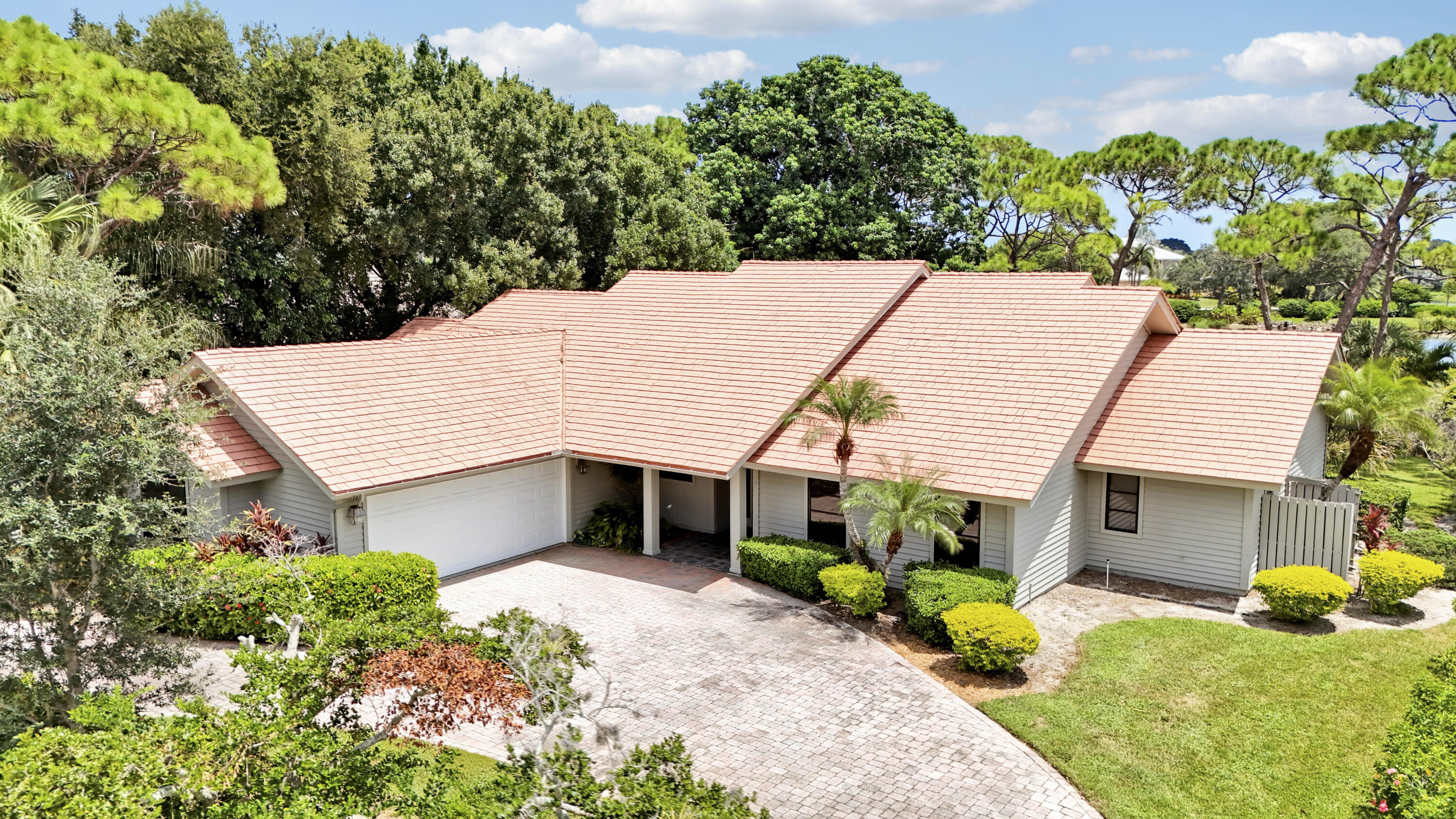 6245 Se Mariner Sands Drive Property Photo 3