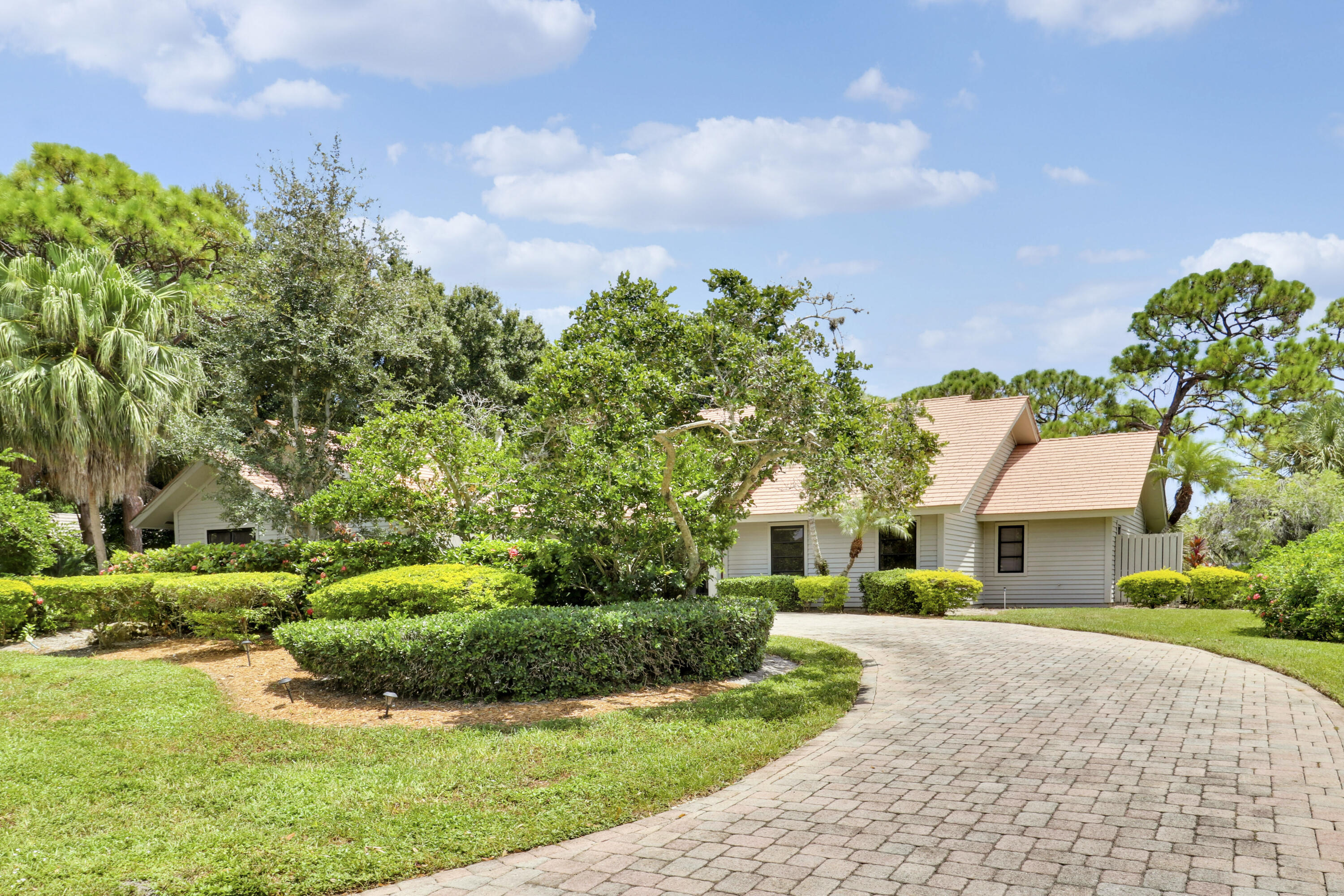 6245 Se Mariner Sands Drive Property Photo 4