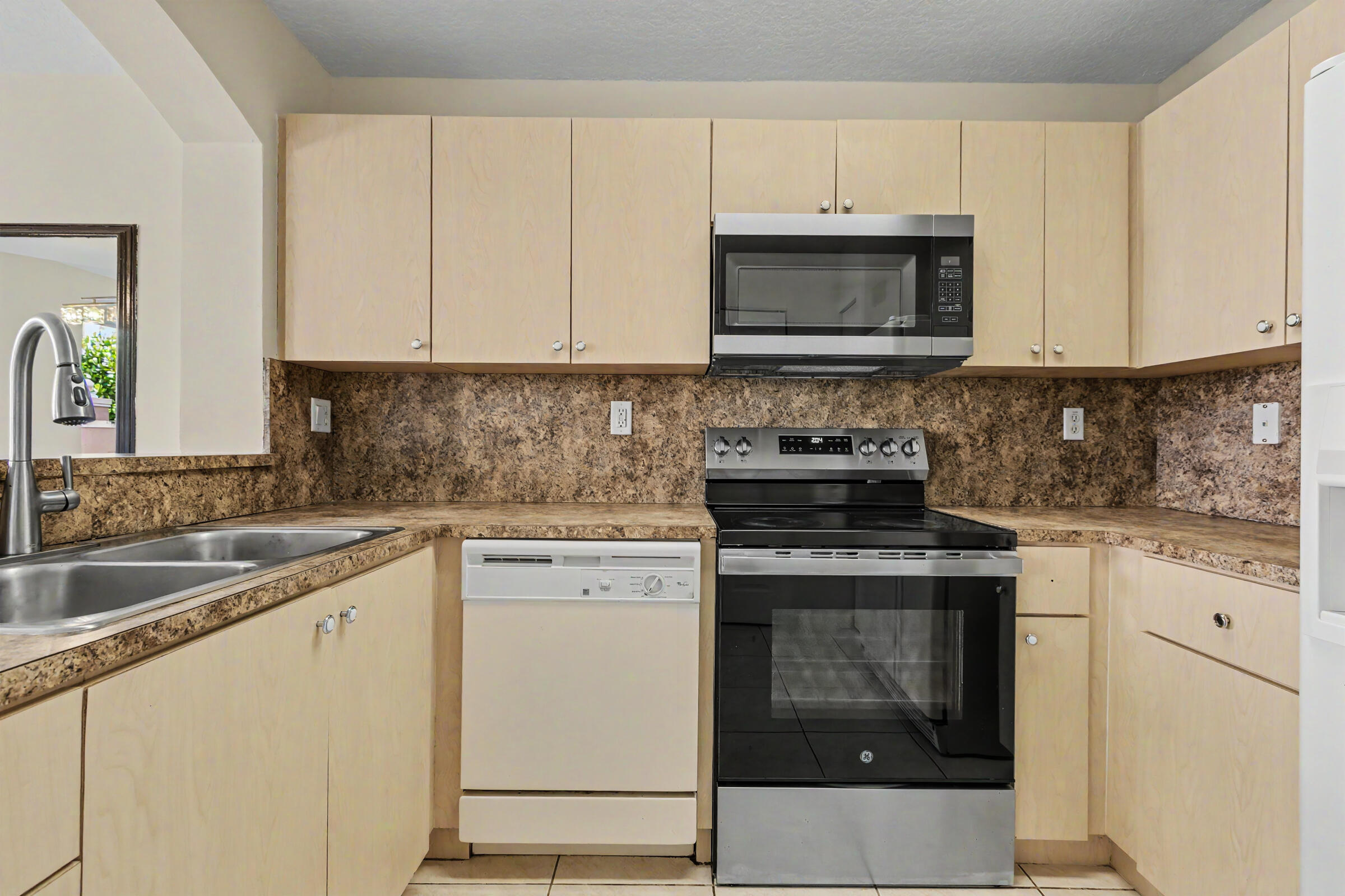 626 Sw 106th Avenue 1512 Property Photo 10