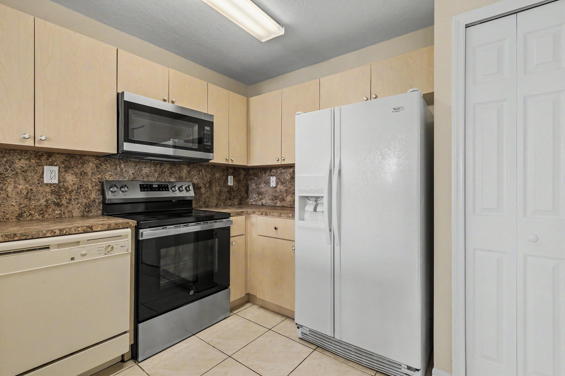 626 Sw 106th Avenue 1512 Property Photo 45
