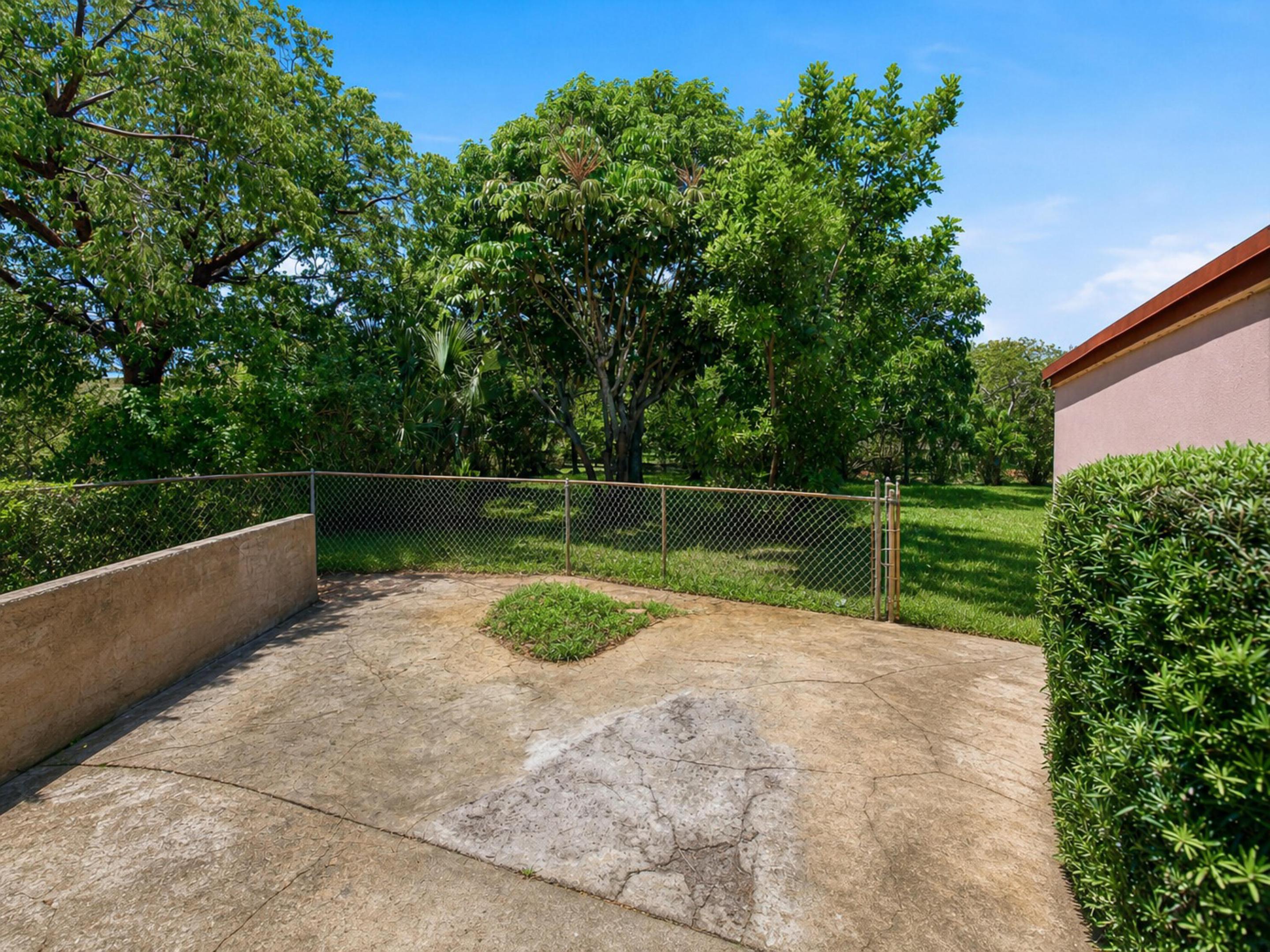 691 Nw 20th Court Property Photo 4