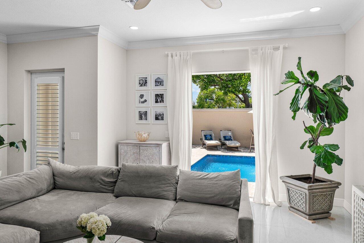 605 Avenue H Property Photo 3