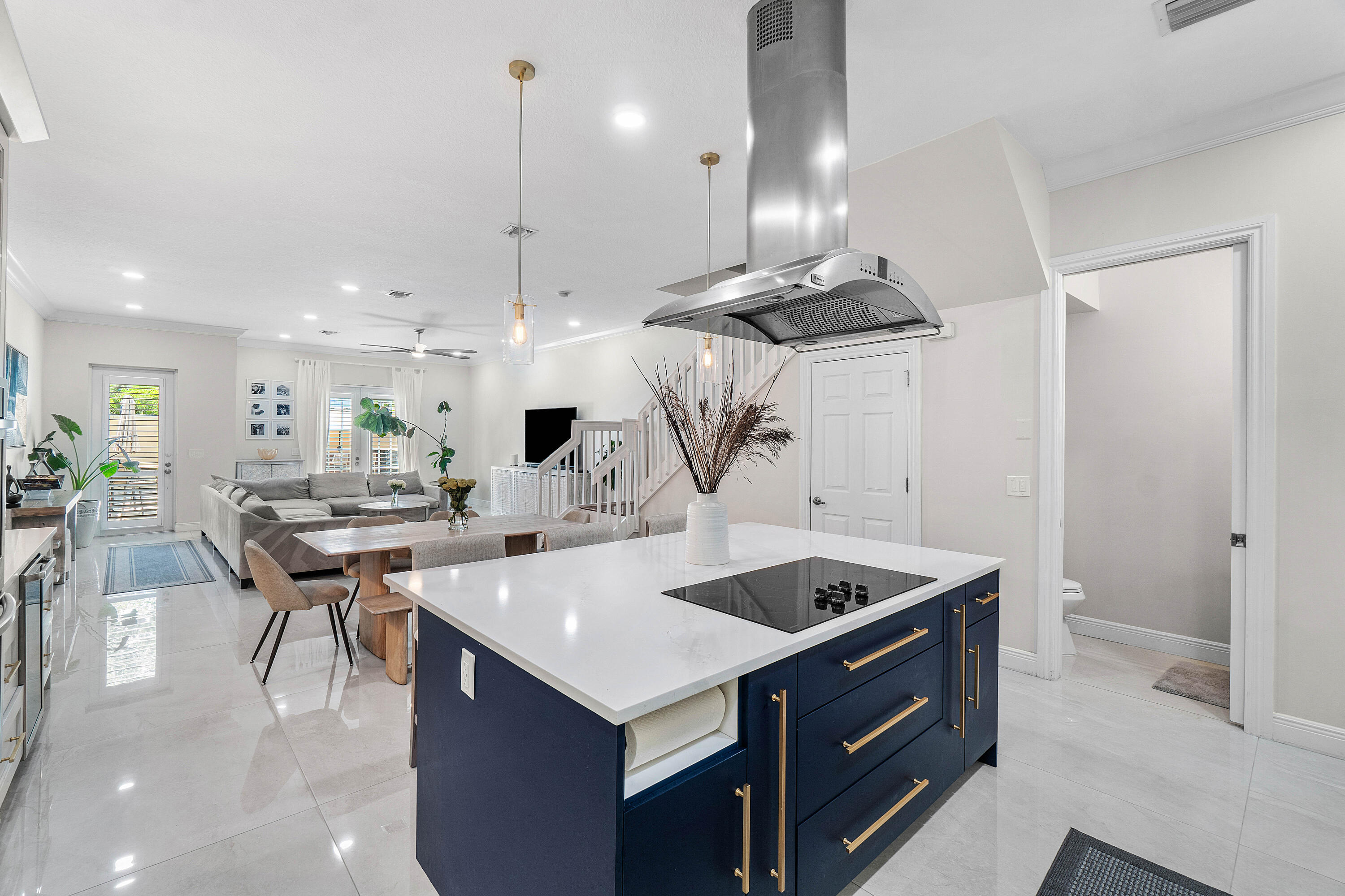 605 Avenue H Property Photo 6