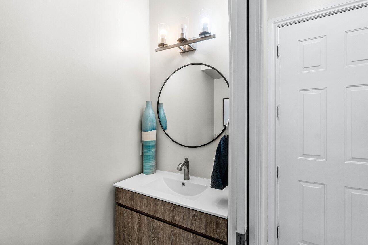 605 Avenue H Property Photo 8