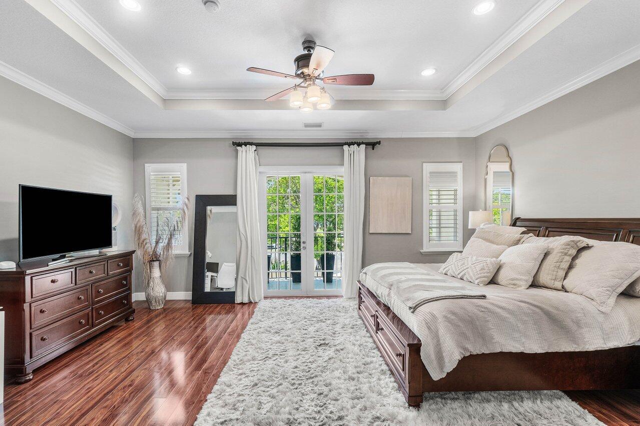 605 Avenue H Property Photo 10