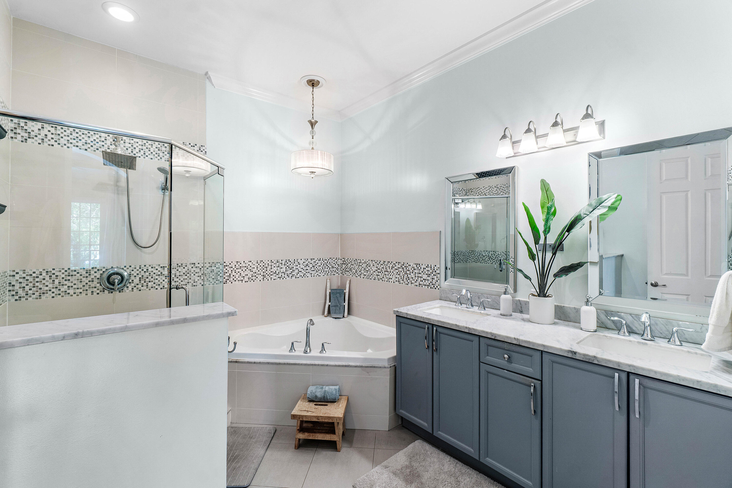 605 Avenue H Property Photo 17