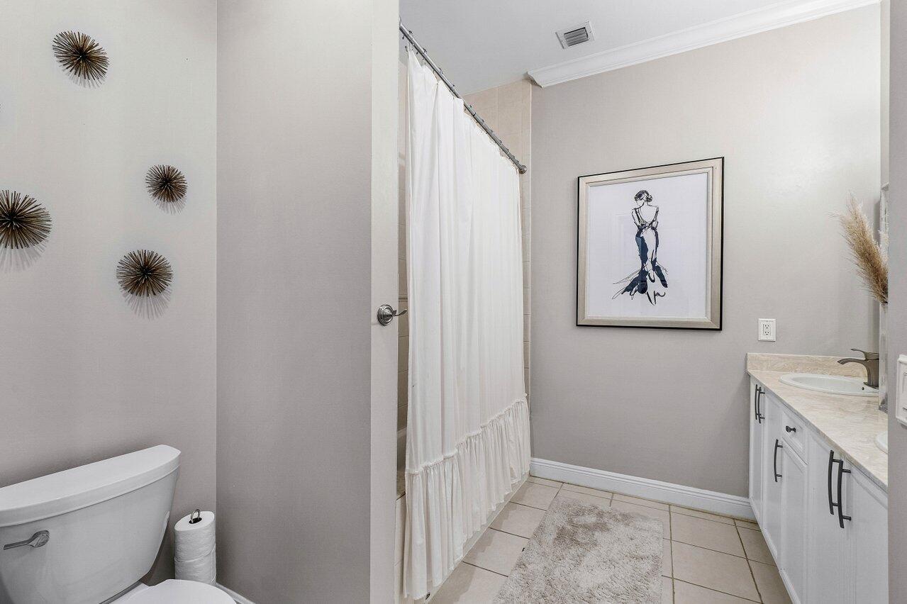 605 Avenue H Property Photo 25