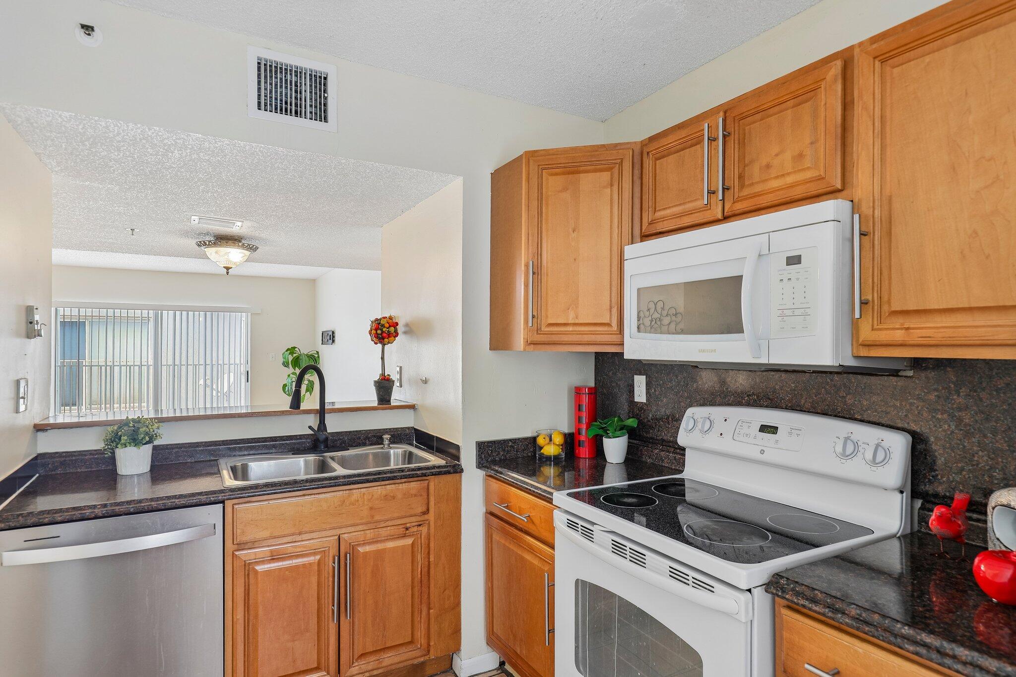 167 Riviera Circle Property Photo 7