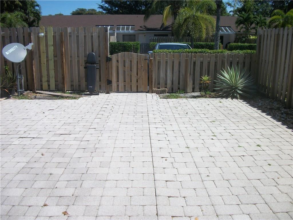 4953 E Lakes Drive Property Photo 2