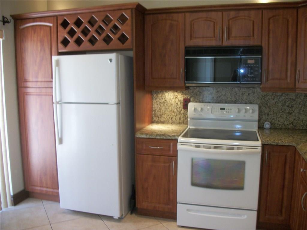 4953 E Lakes Drive Property Photo 5