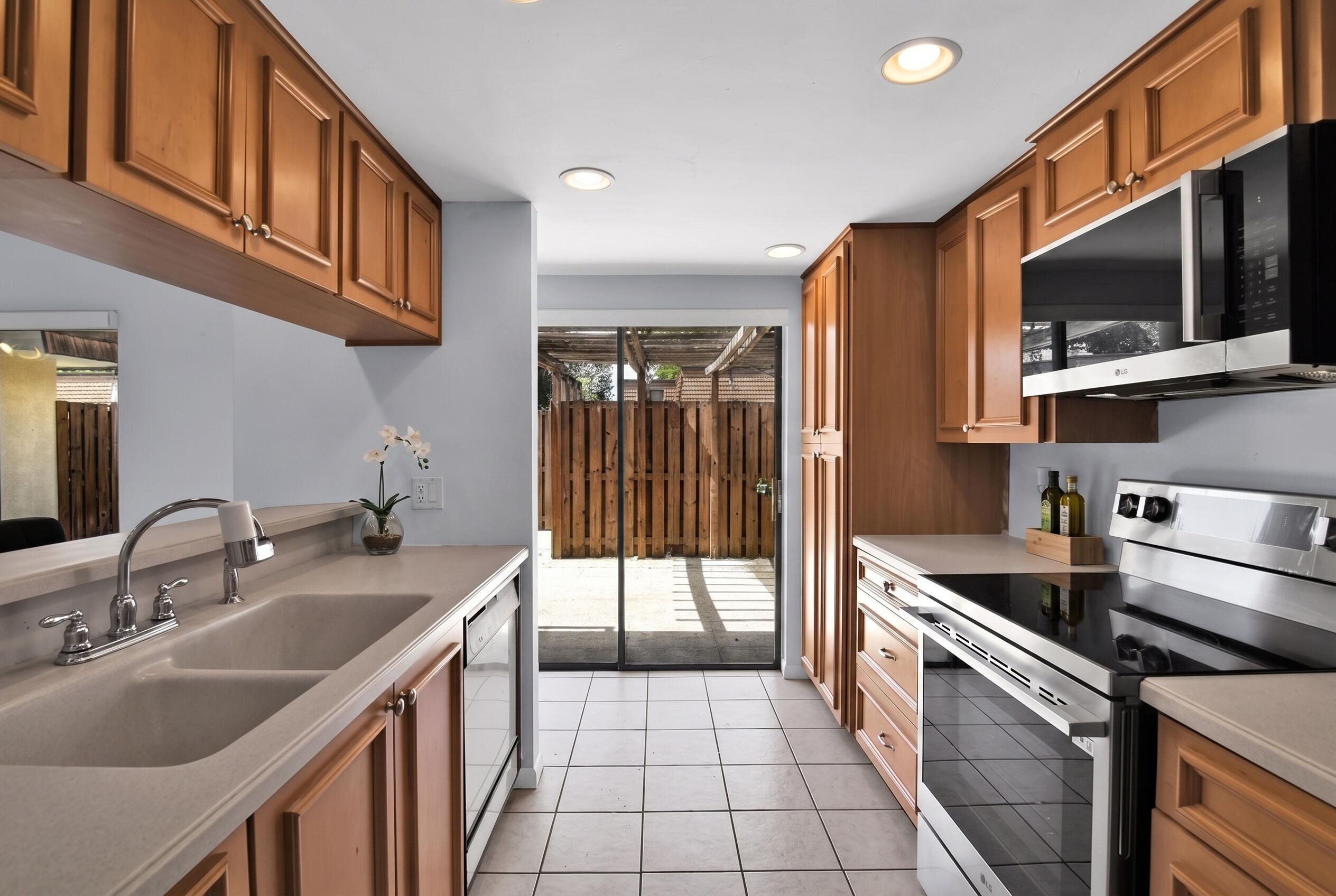 1821 18th Lane Property Photo 3