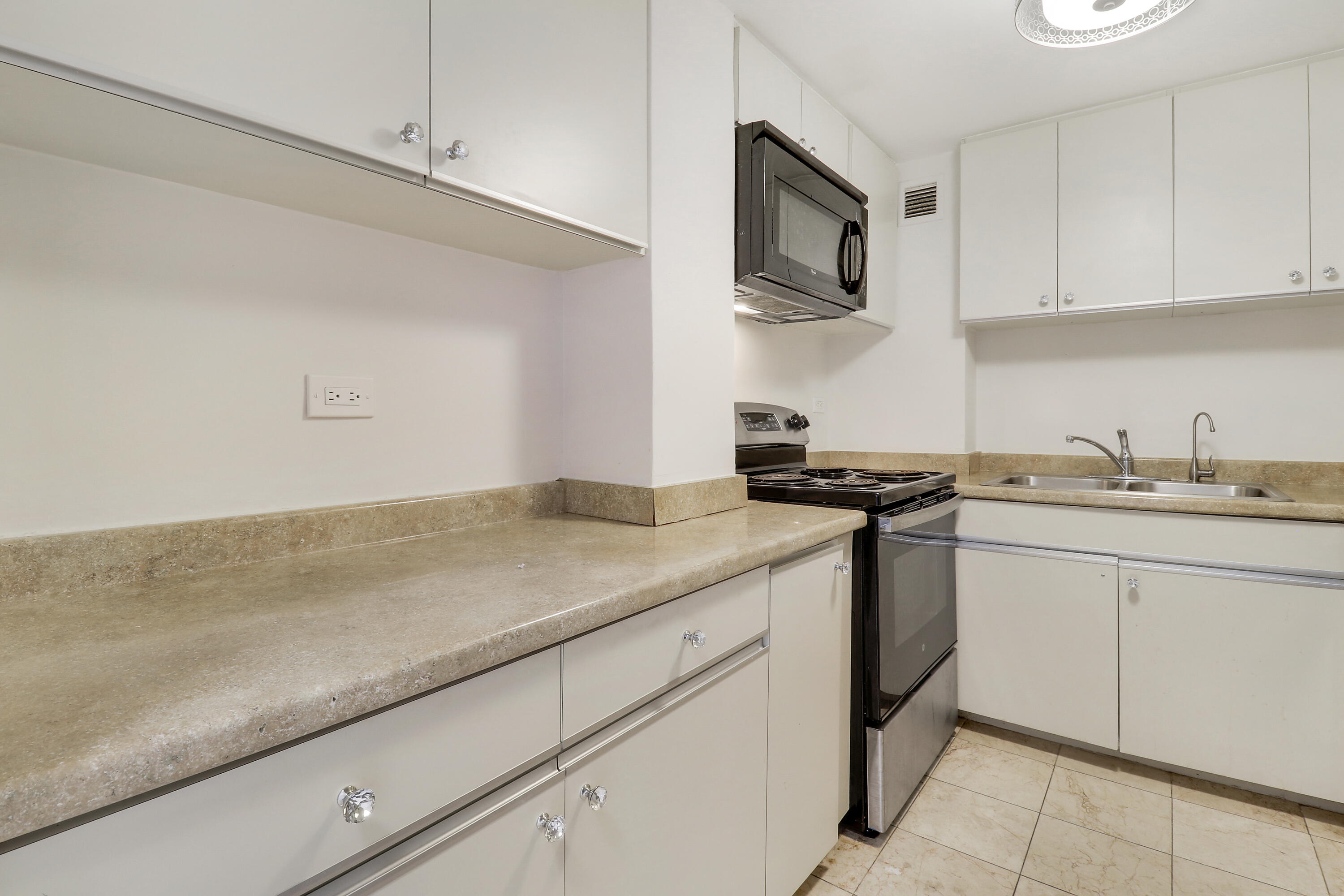2800 N Flagler Drive 815 Property Photo 7