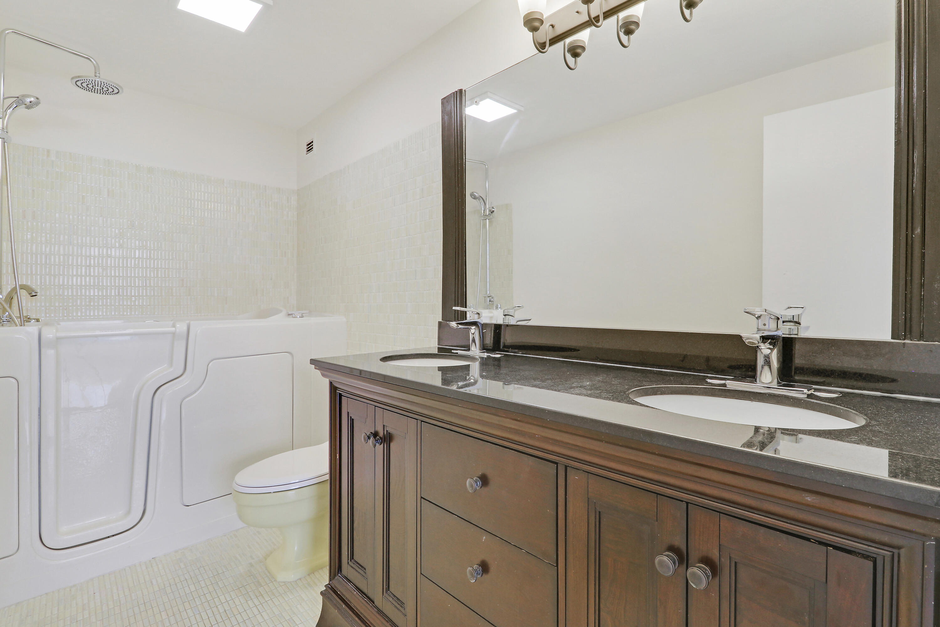 2800 N Flagler Drive 815 Property Photo 17