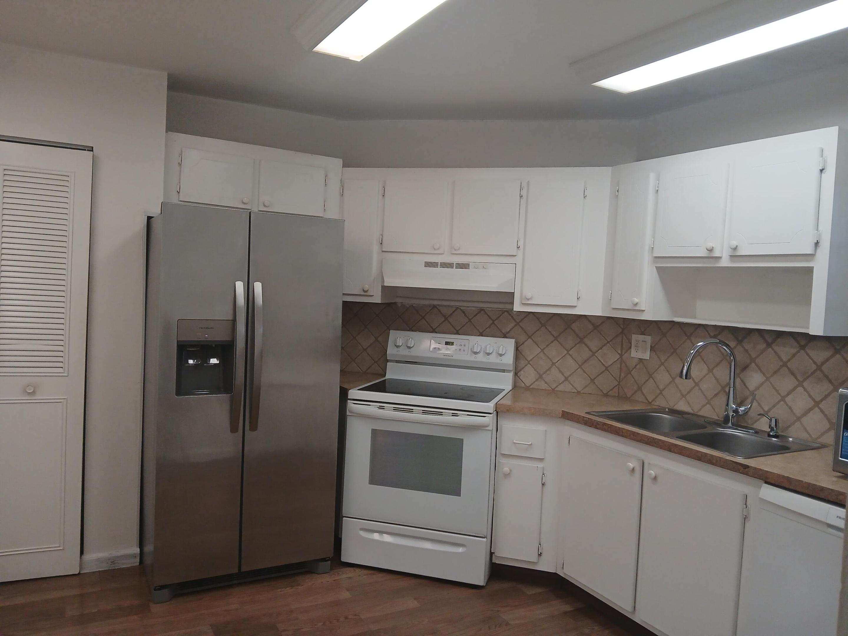 2 Greenway Village N 108 Property Photo 6