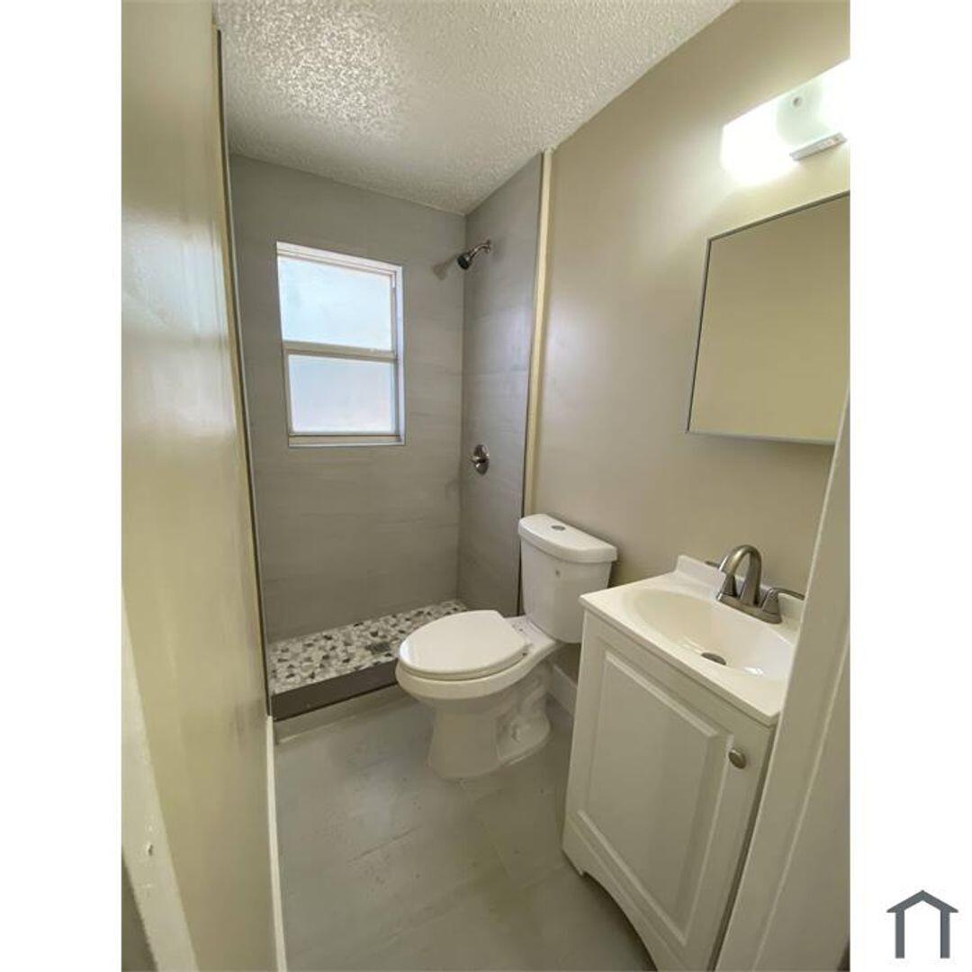 1822 N Dixie Highway 5 Property Photo 6