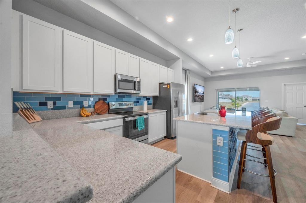 408 Seafoam Circle Property Photo 2