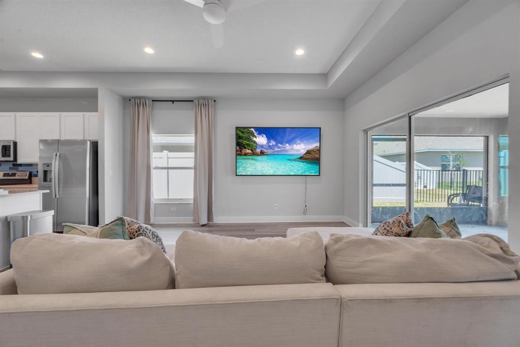 408 Seafoam Circle Property Photo 4