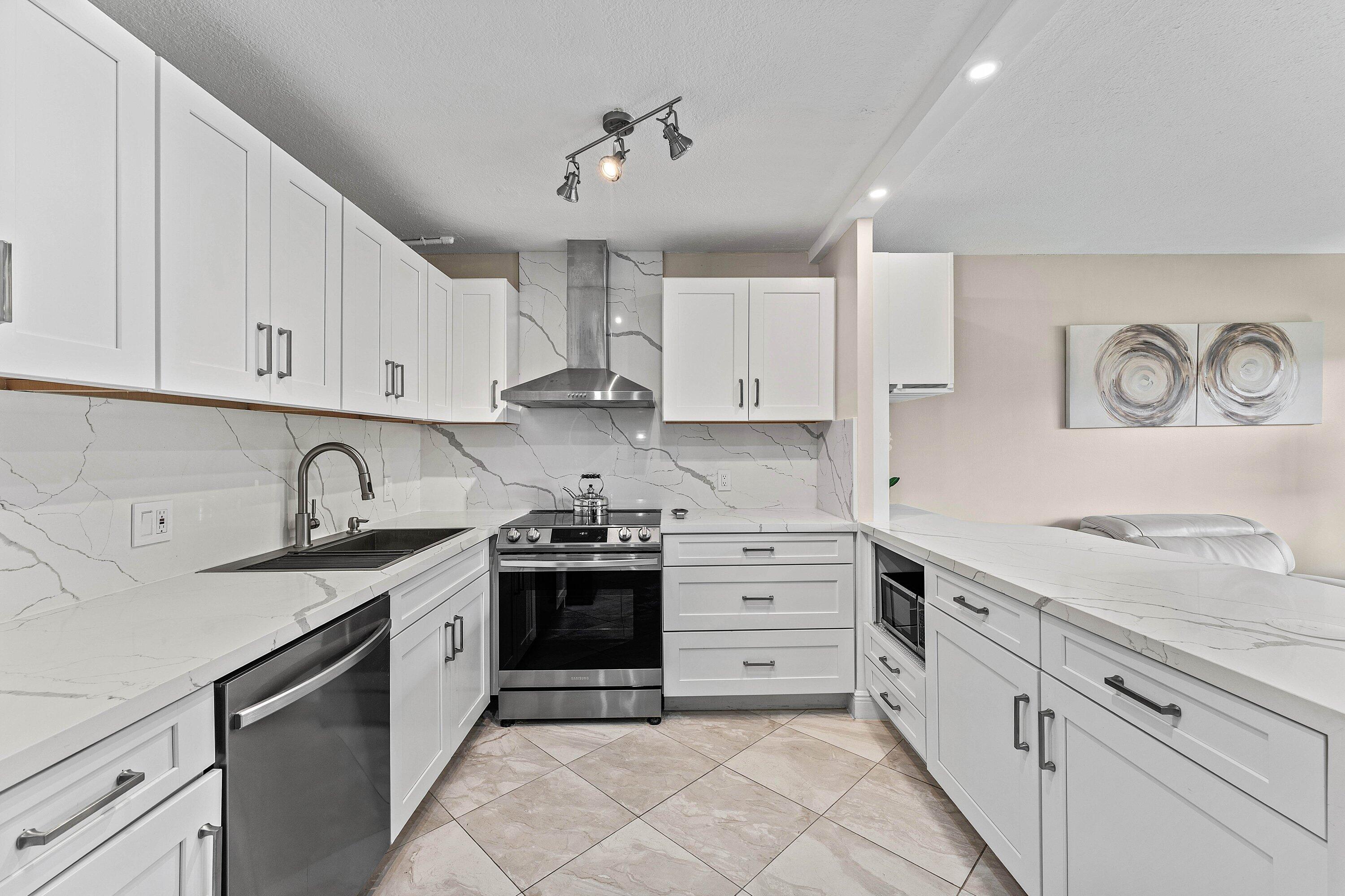 1015 Berkshire A Property Photo 3