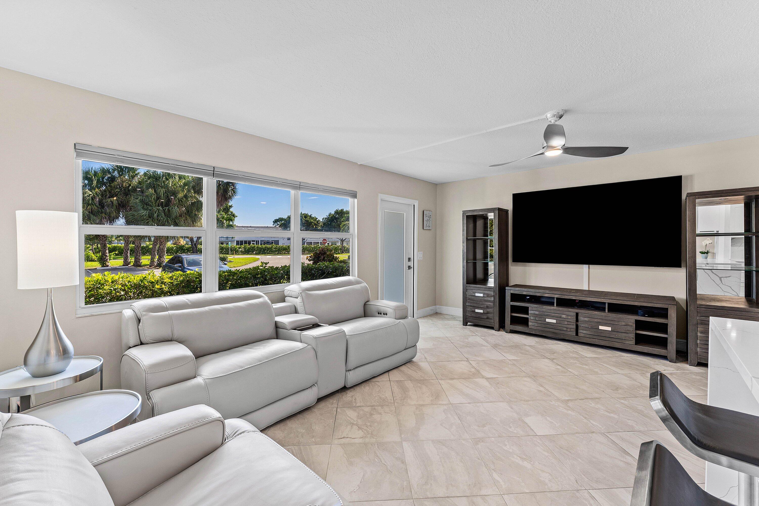 1015 Berkshire A Property Photo 4