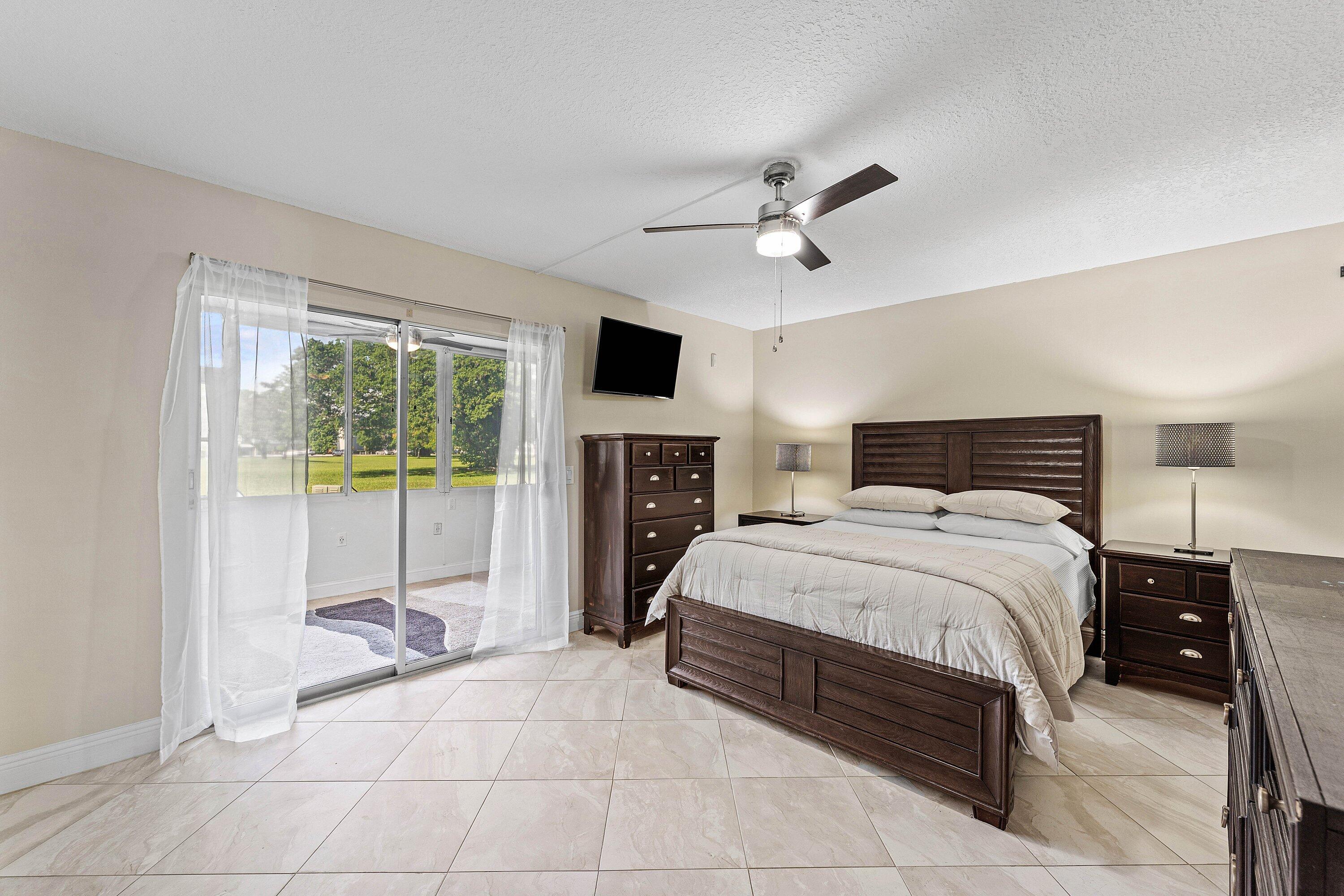 1015 Berkshire A Property Photo 6