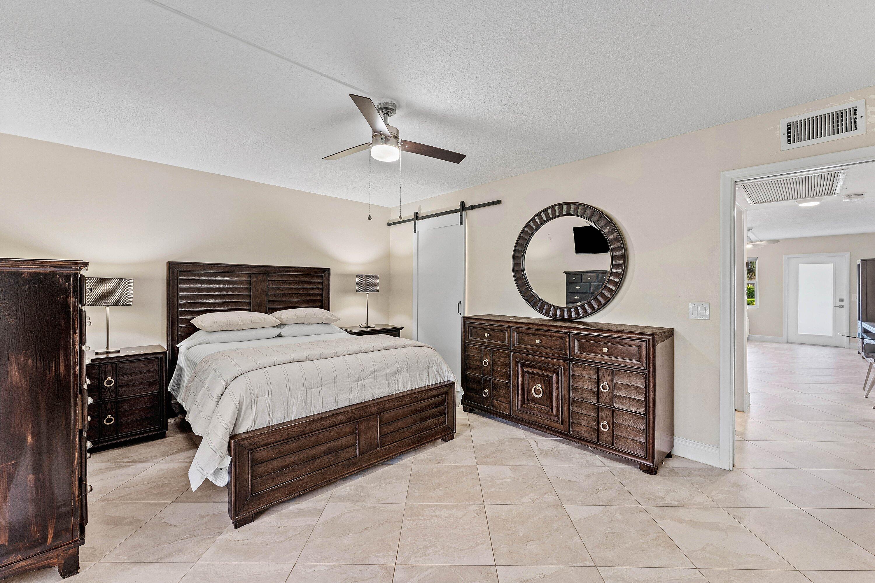 1015 Berkshire A Property Photo 7