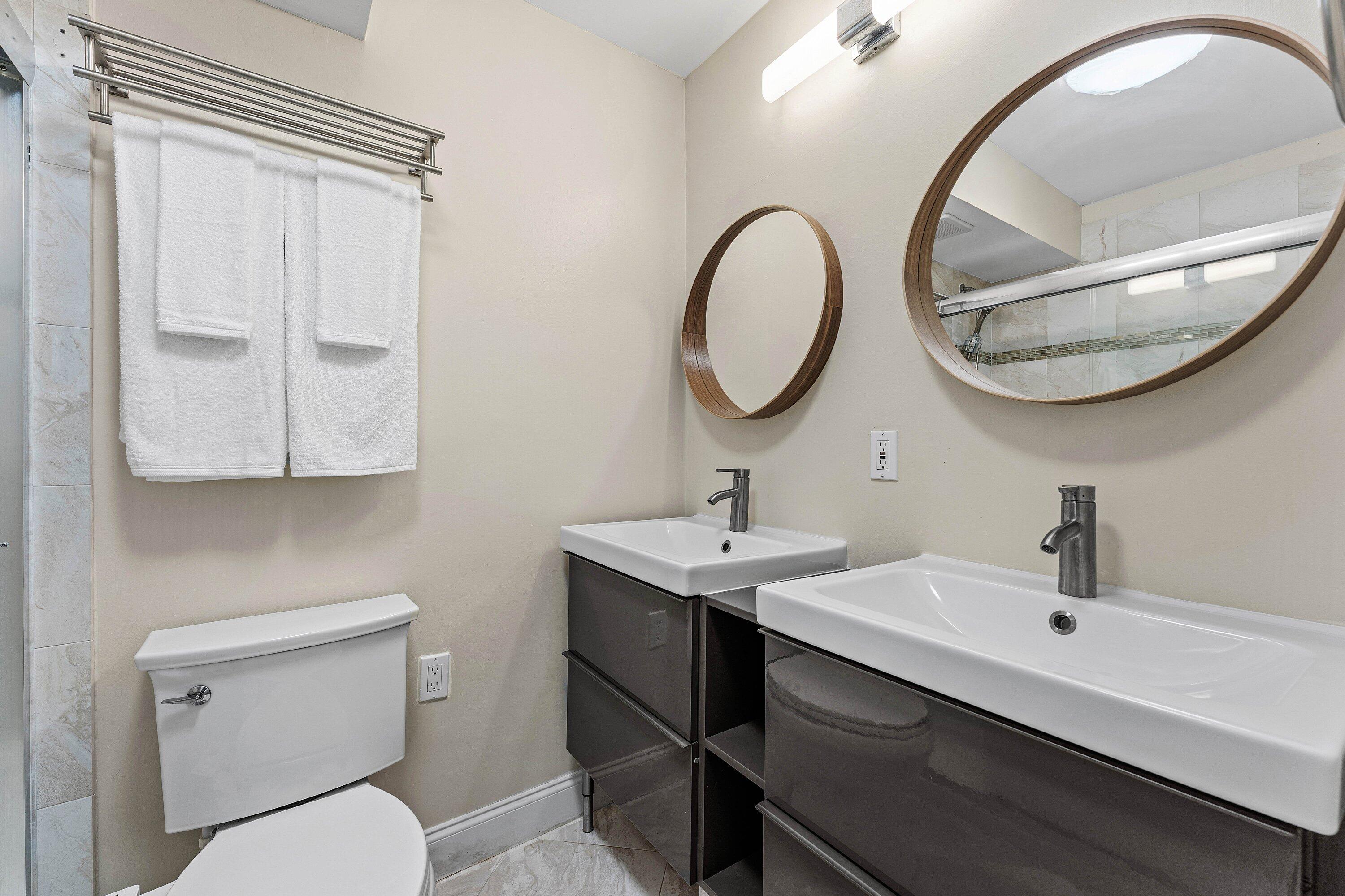 1015 Berkshire A Property Photo 8