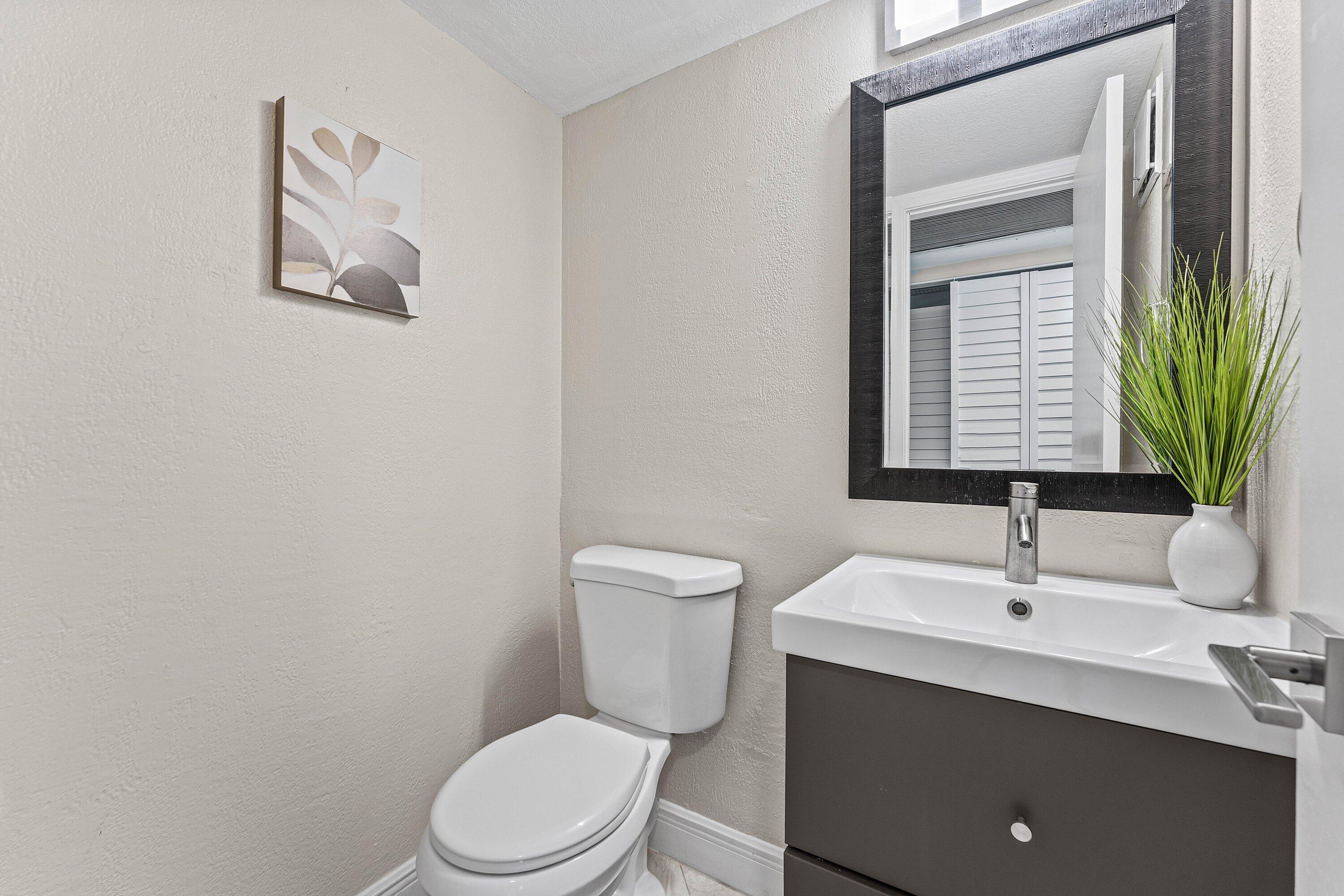 1015 Berkshire A Property Photo 10